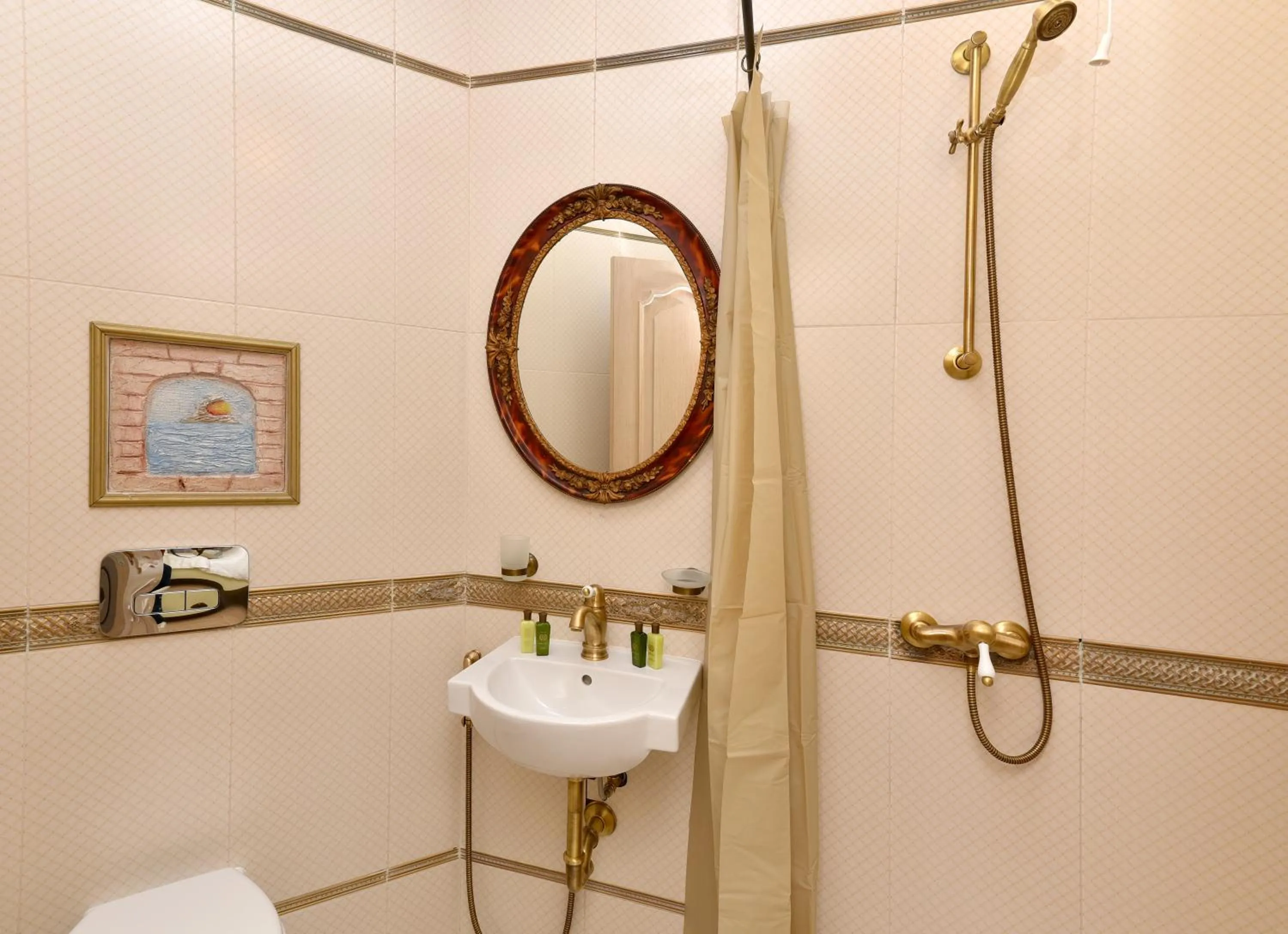 Bathroom in Royal Hotel