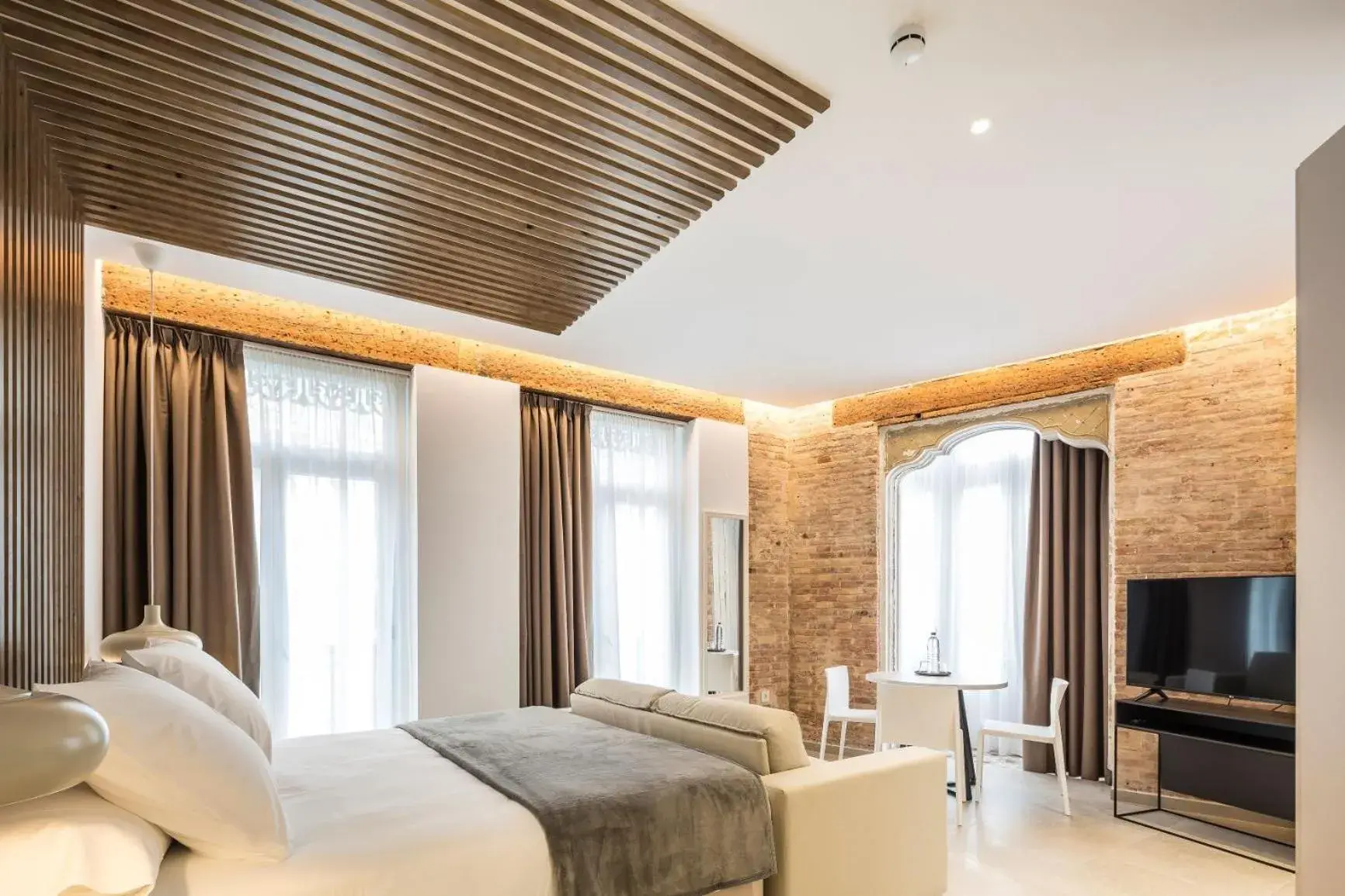 Photo of the whole room, Bed in Mon Suites Benlliure Photo of the whole room, Bed in Mon Suites Benlliure