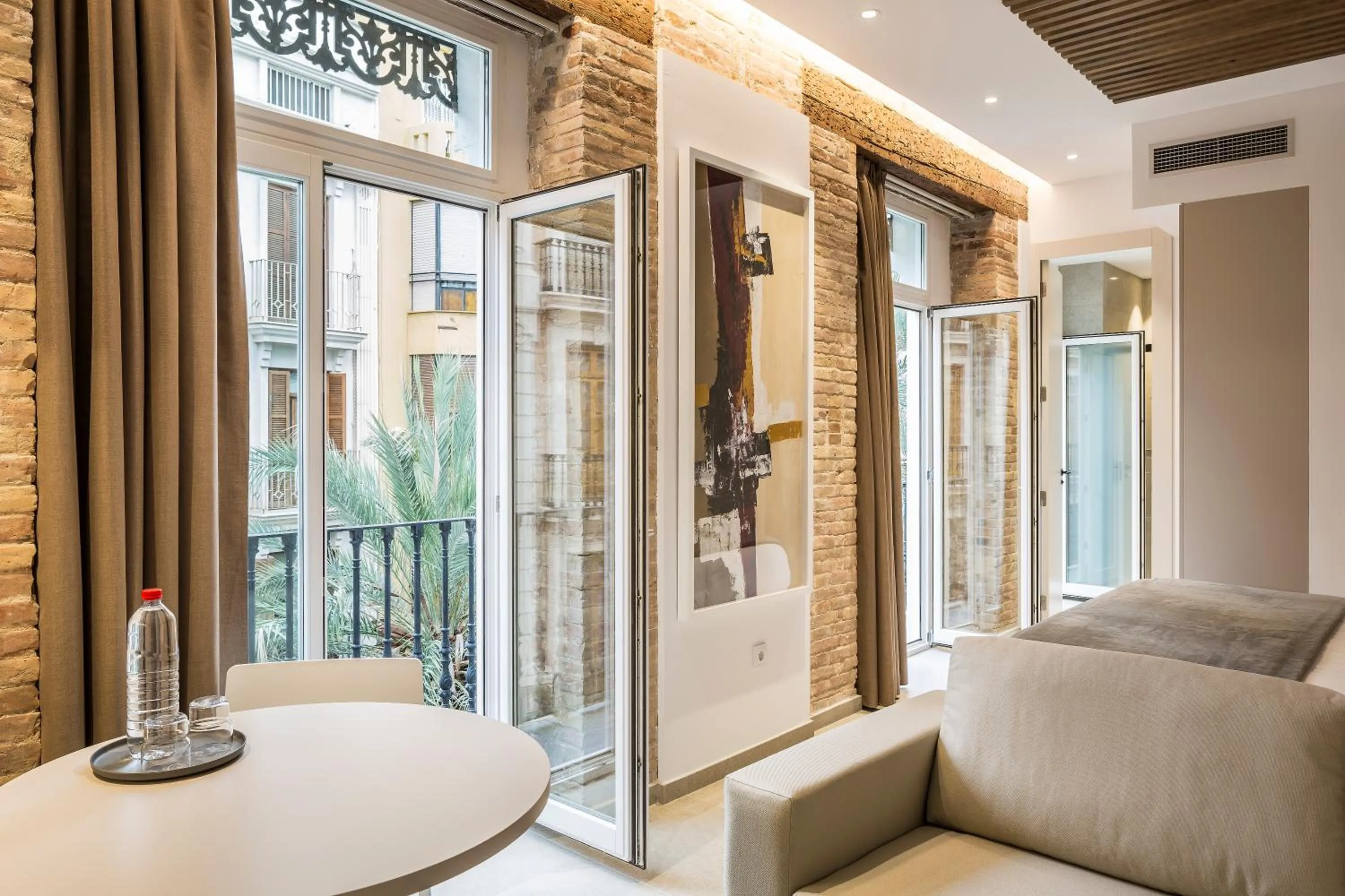 Dining area in Mon Suites Benlliure