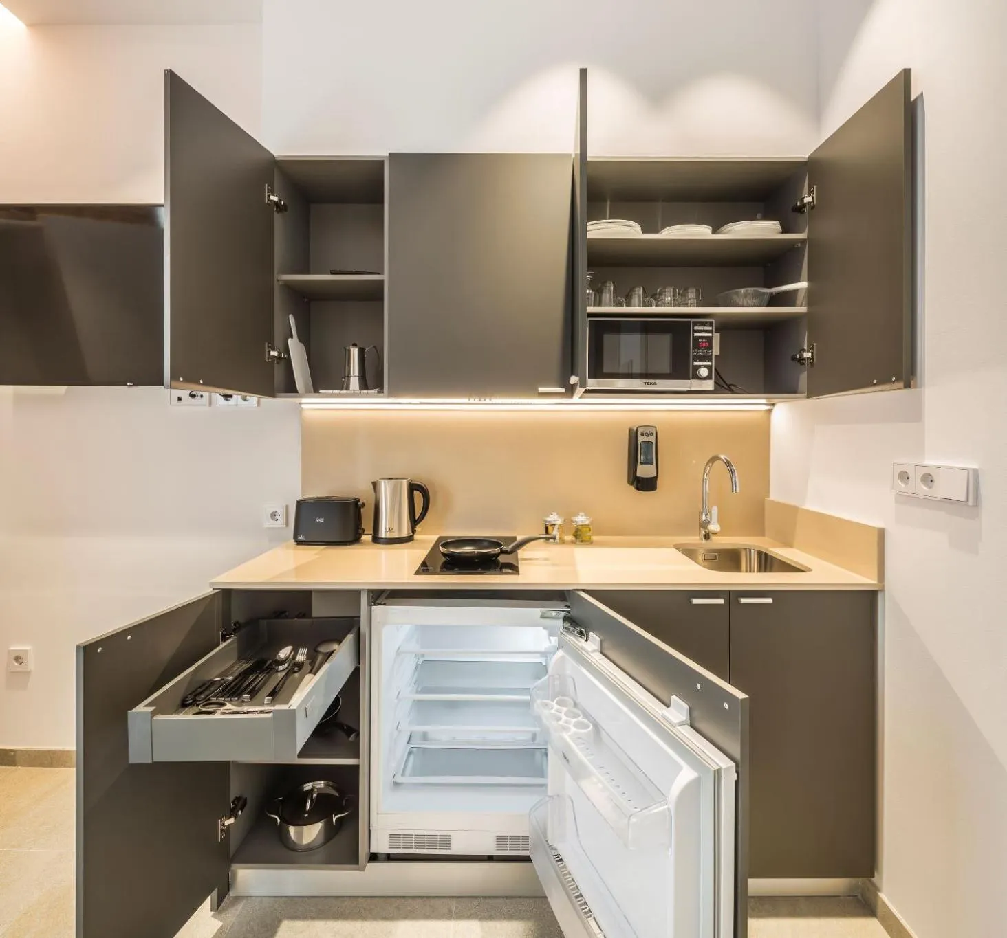 Kitchen or kitchenette in Mon Suites Benlliure