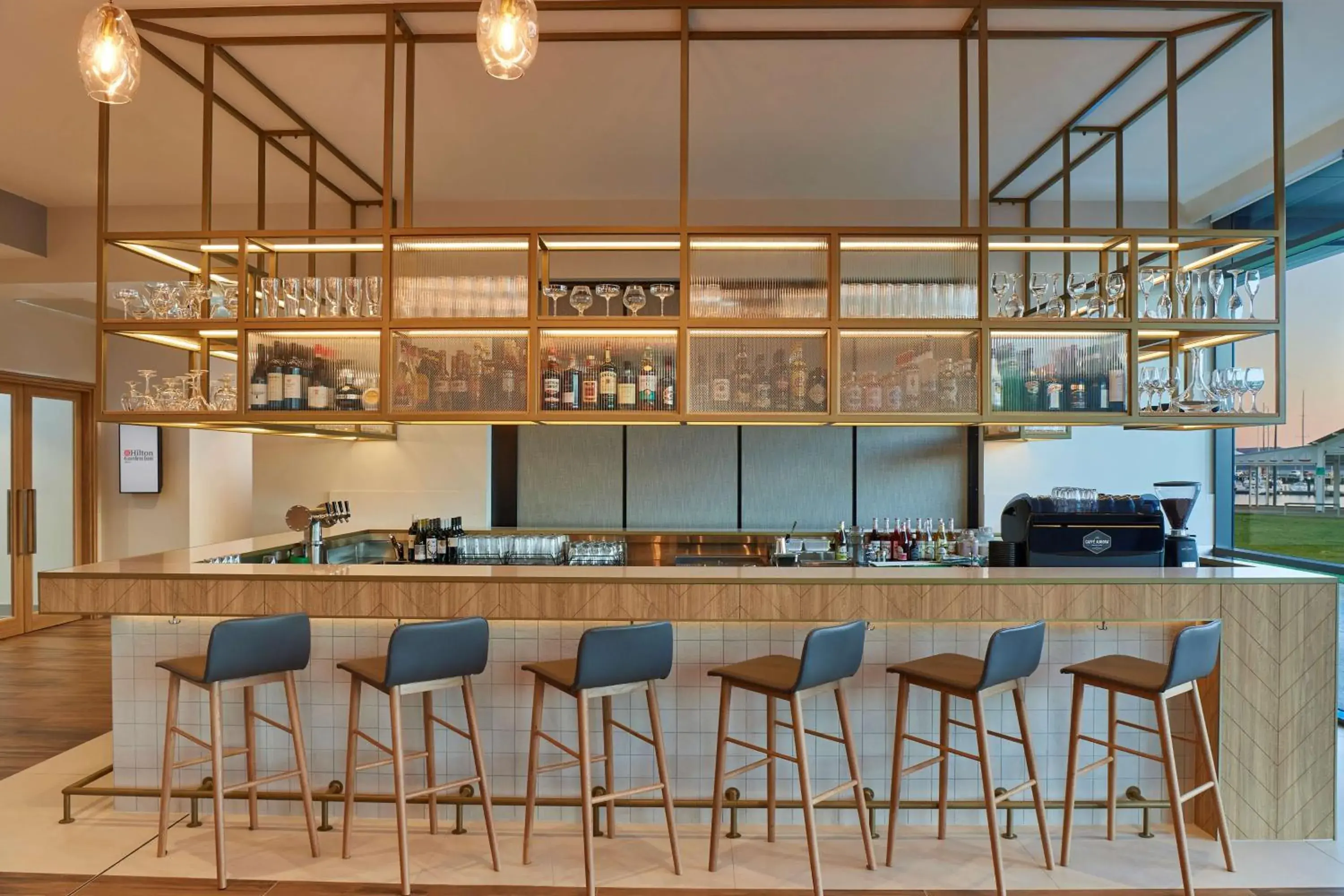 Lounge or bar in Hilton Garden Inn Albany, WA Lounge or bar in Hilton Garden Inn Albany, WA