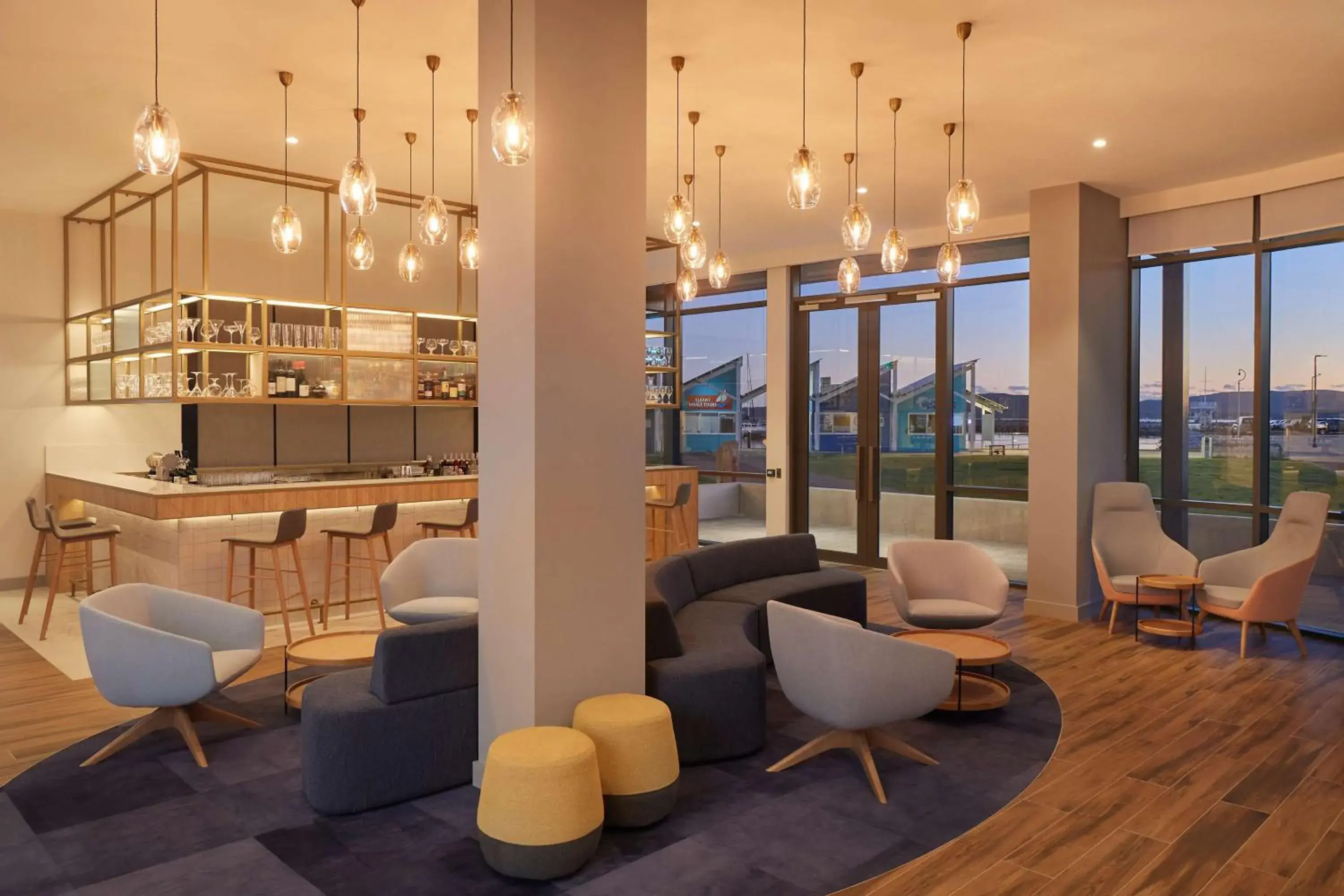 Lounge or bar in Hilton Garden Inn Albany, WA Lounge or bar in Hilton Garden Inn Albany, WA