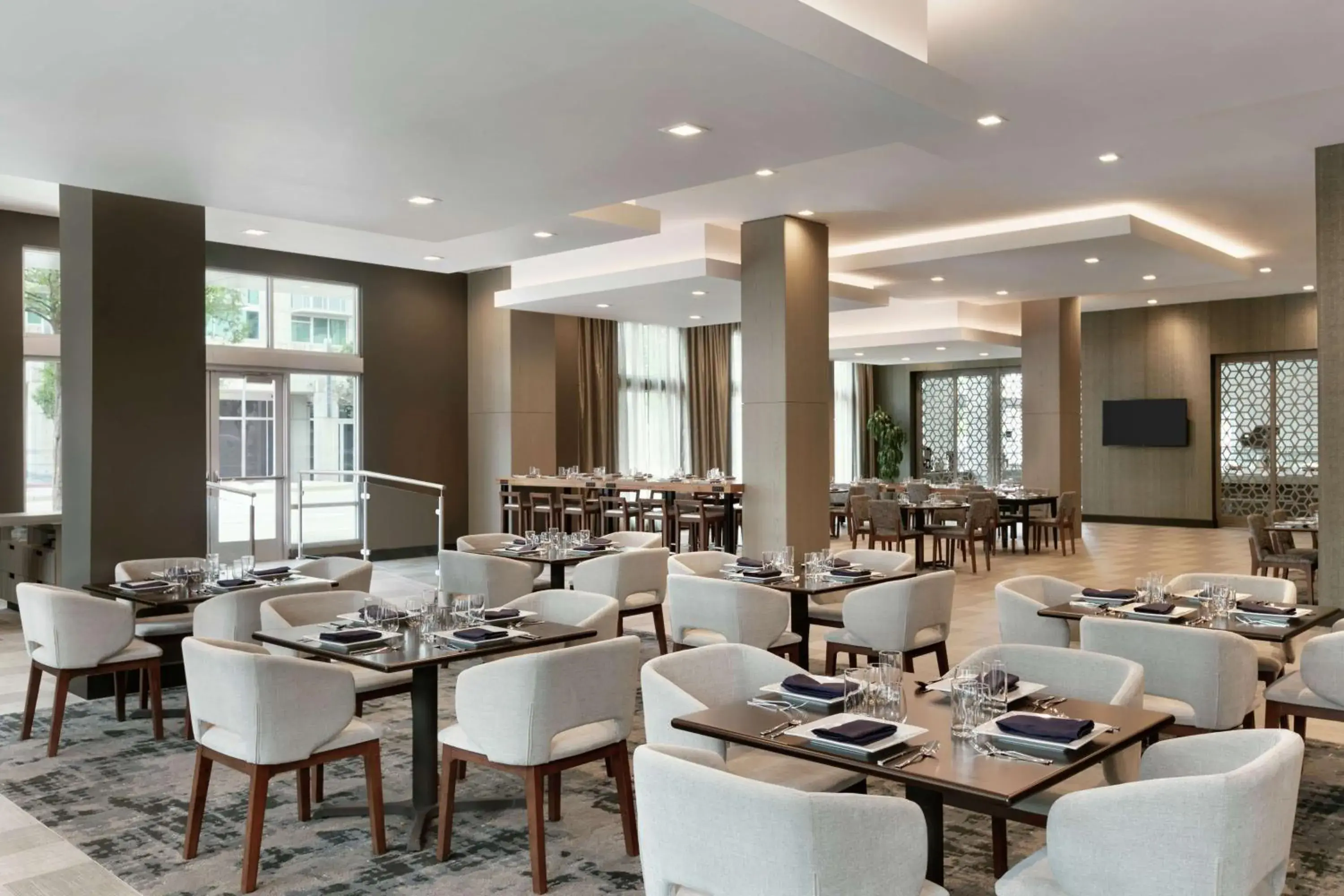 Lounge or bar in Embassy Suites by Hilton Atlanta Midtown Lounge or bar in Embassy Suites by Hilton Atlanta Midtown