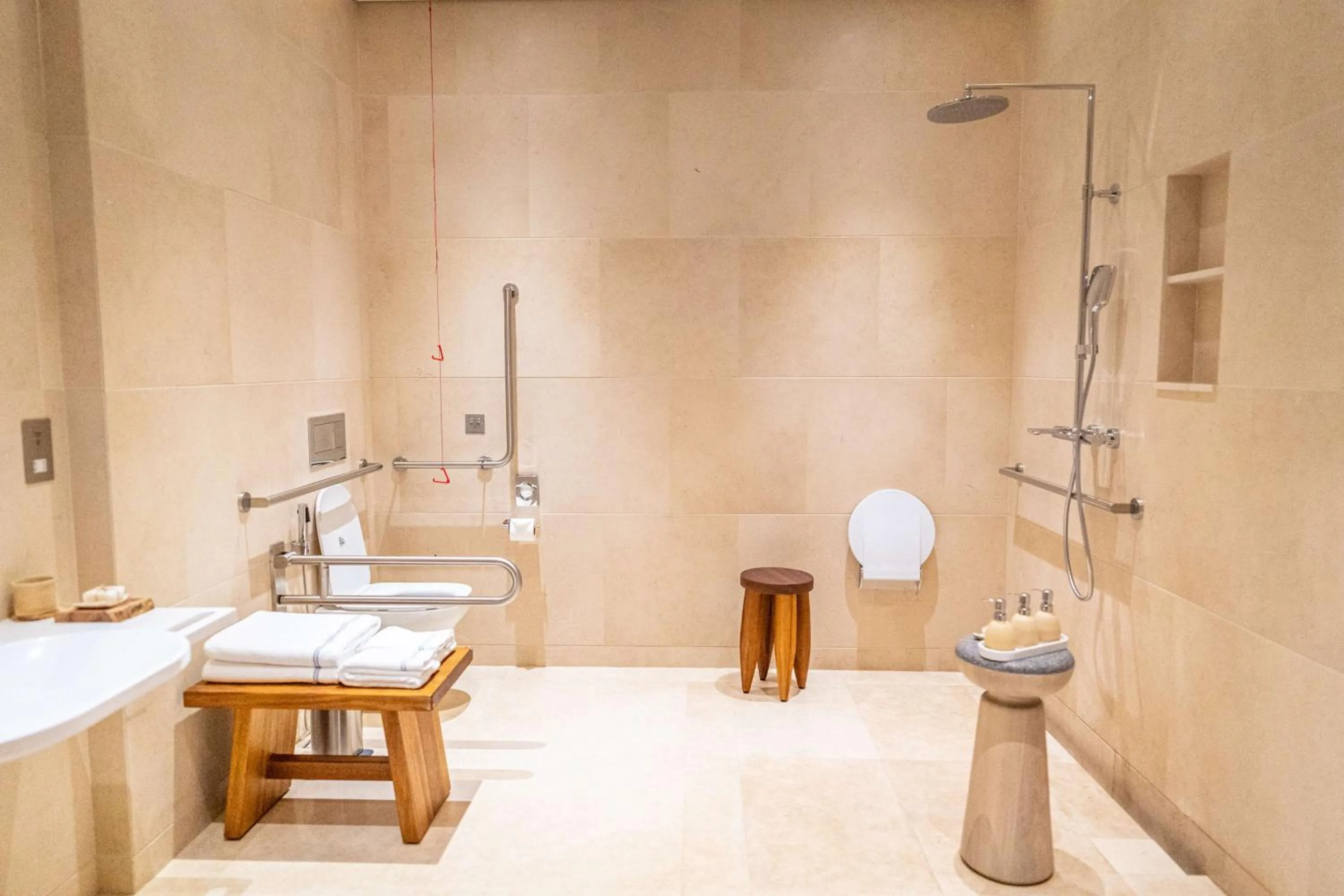 Shower in Mango House Seychelles, LXR Hotels & Resorts