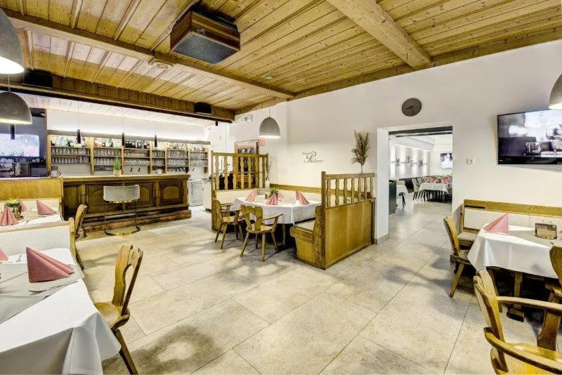 Restaurant/places to eat in Hotel Alexandra