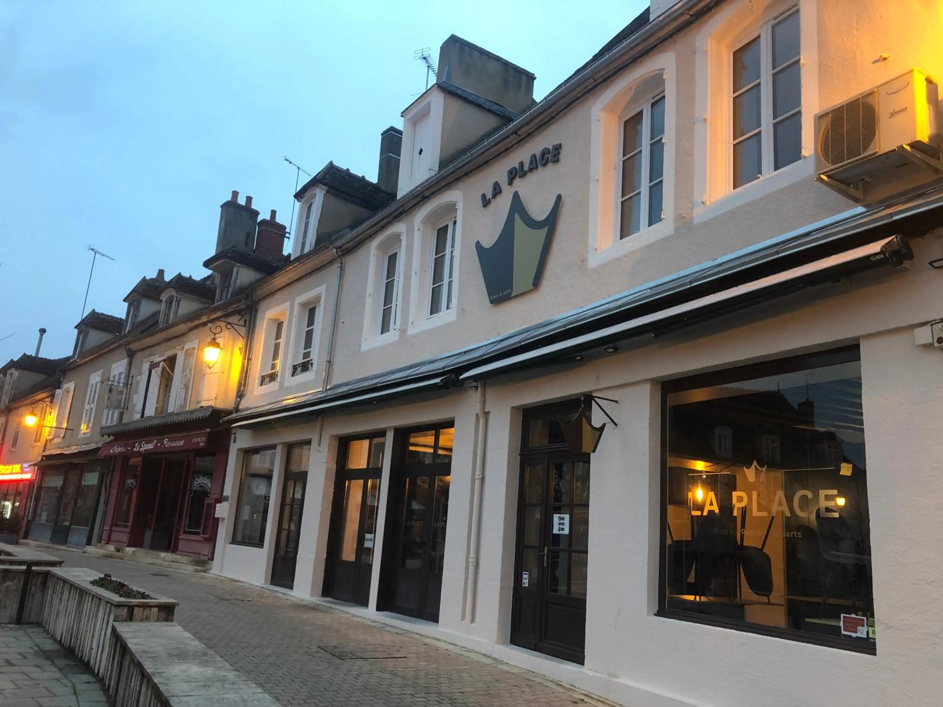 Property building in Hotel LA PLACE