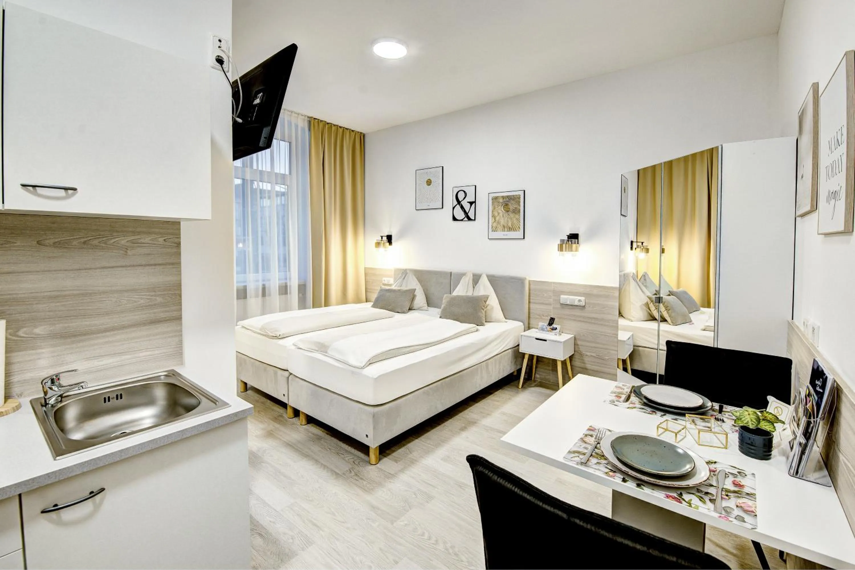 Bed in Hotel Bayrischer Hof