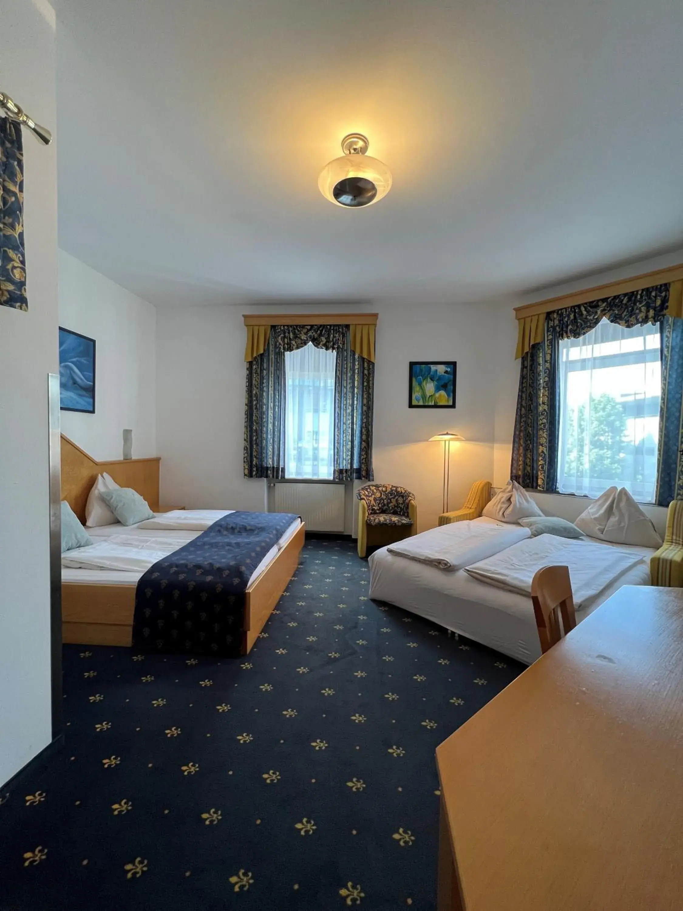 Quadruple Room in Hotel Bayrischer Hof Quadruple Room in Hotel Bayrischer Hof