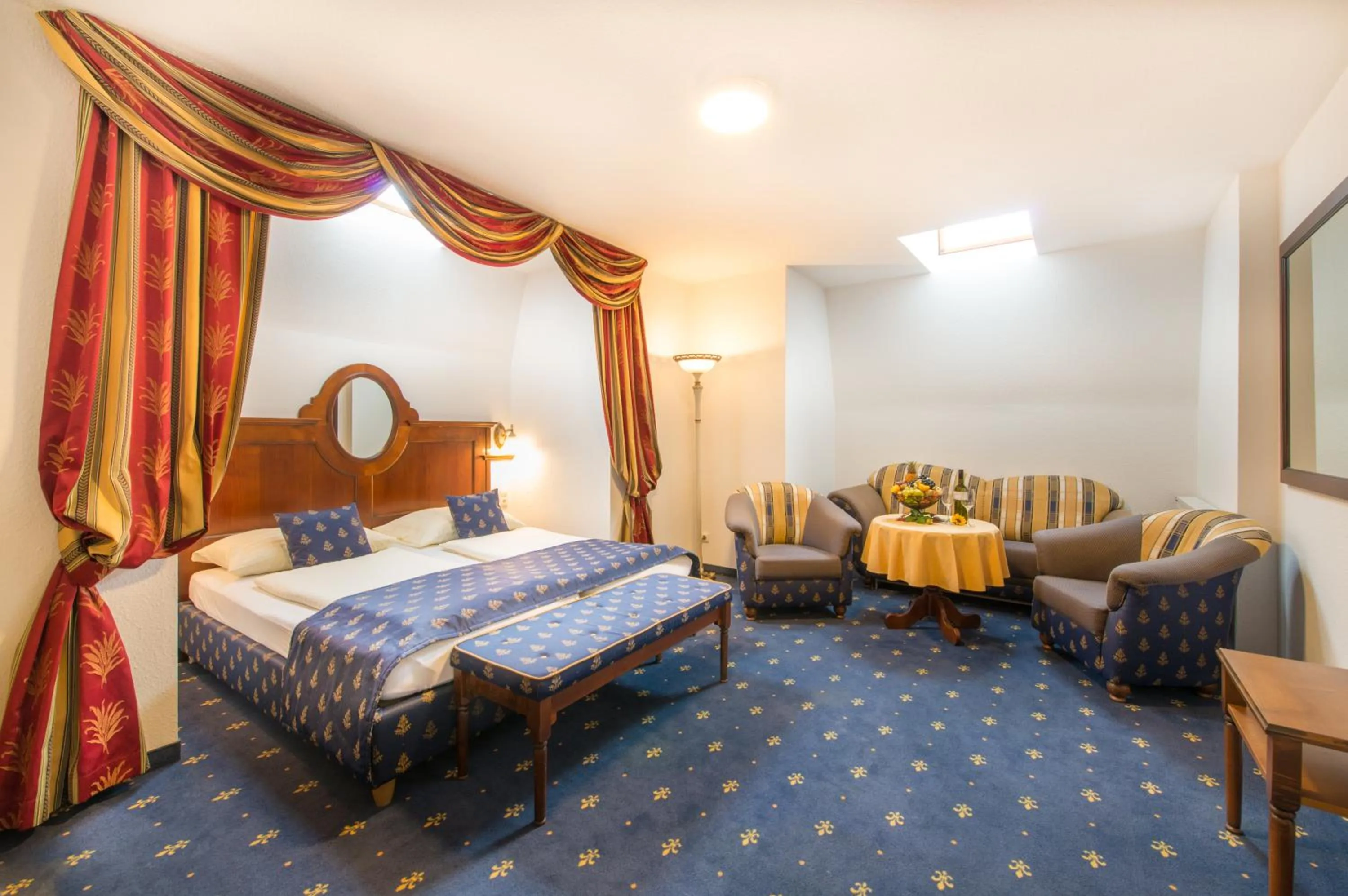 Photo of the whole room, Bed in Hotel Bayrischer Hof