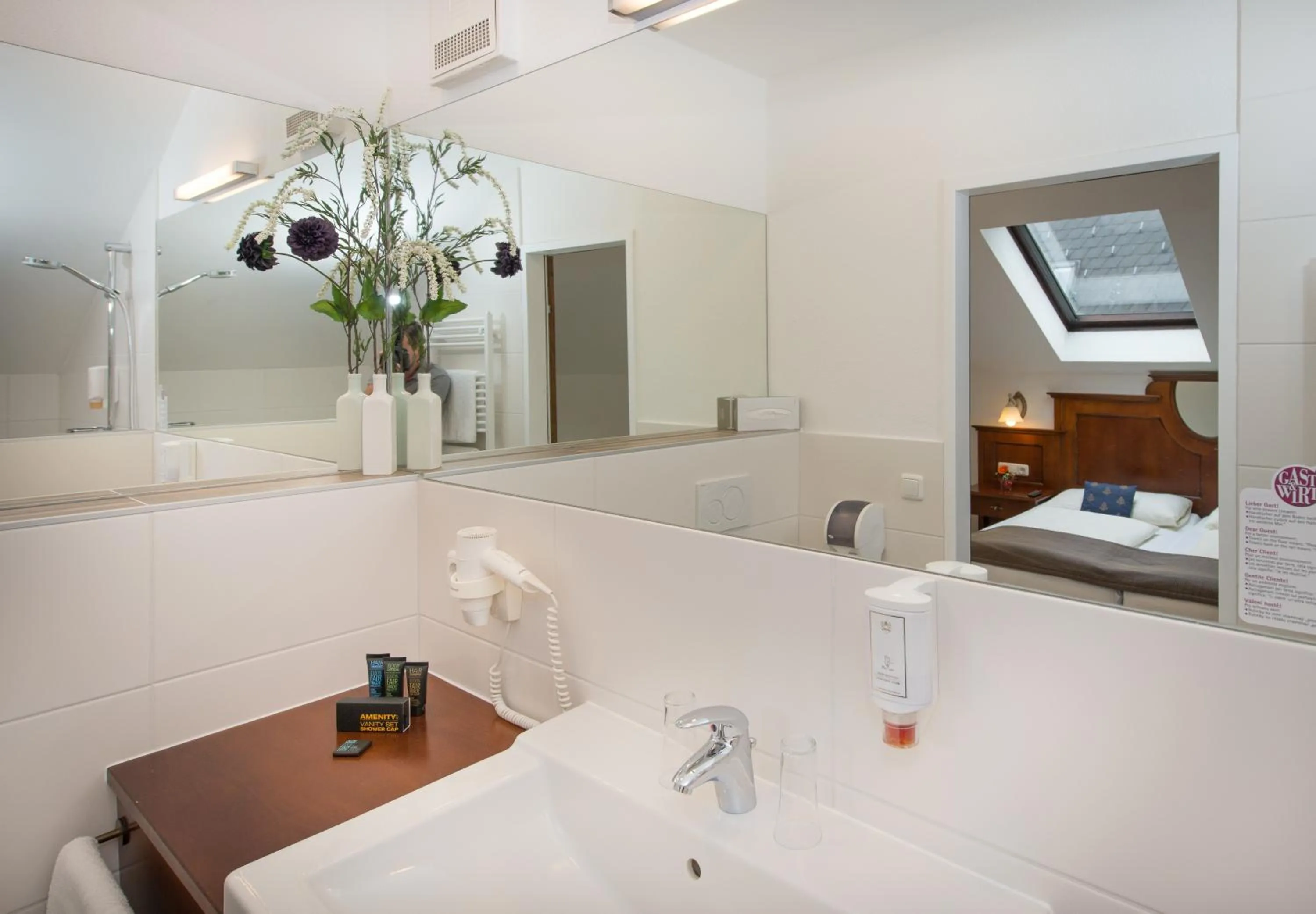 Bathroom in Hotel Bayrischer Hof