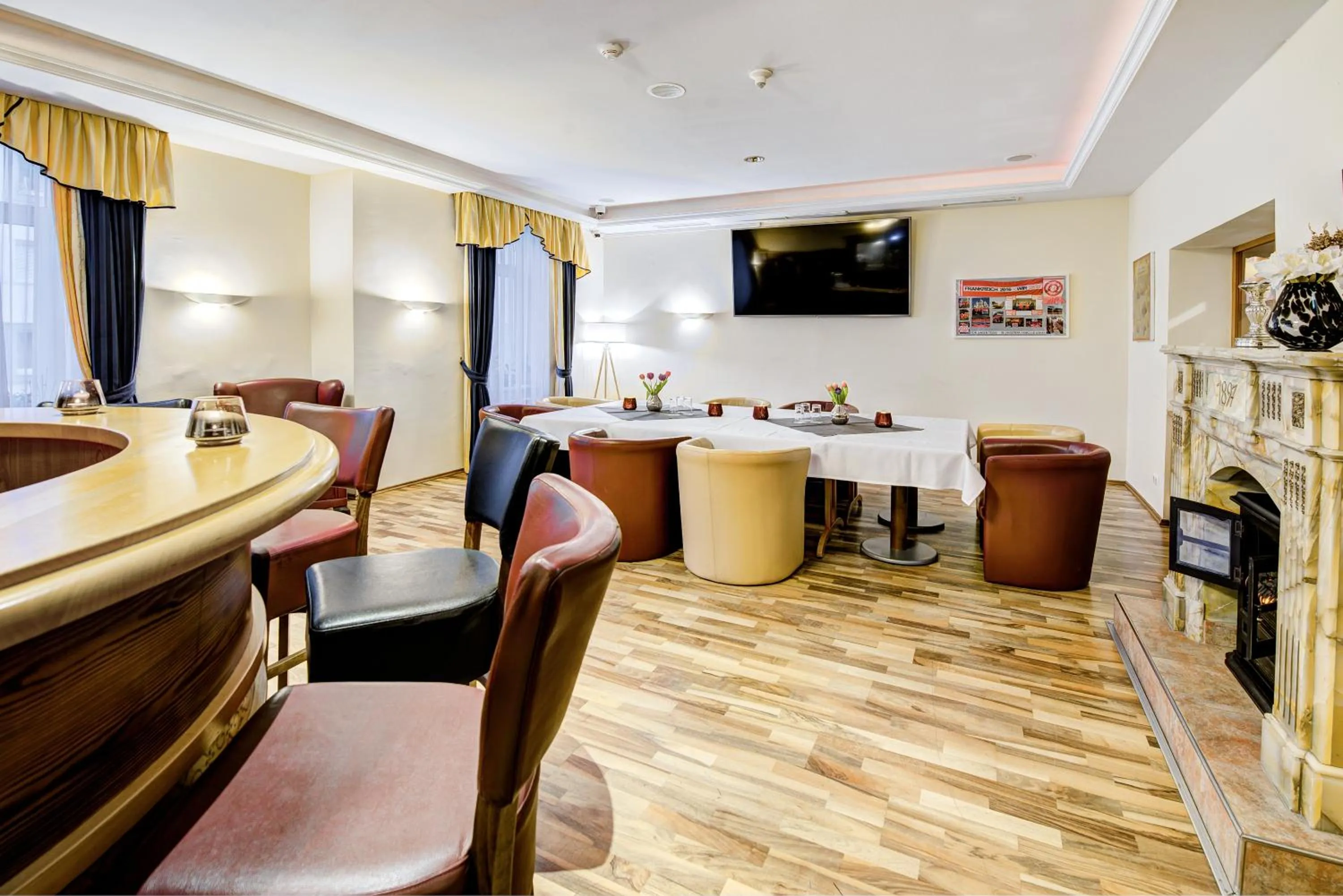 Seating area in Hotel Bayrischer Hof