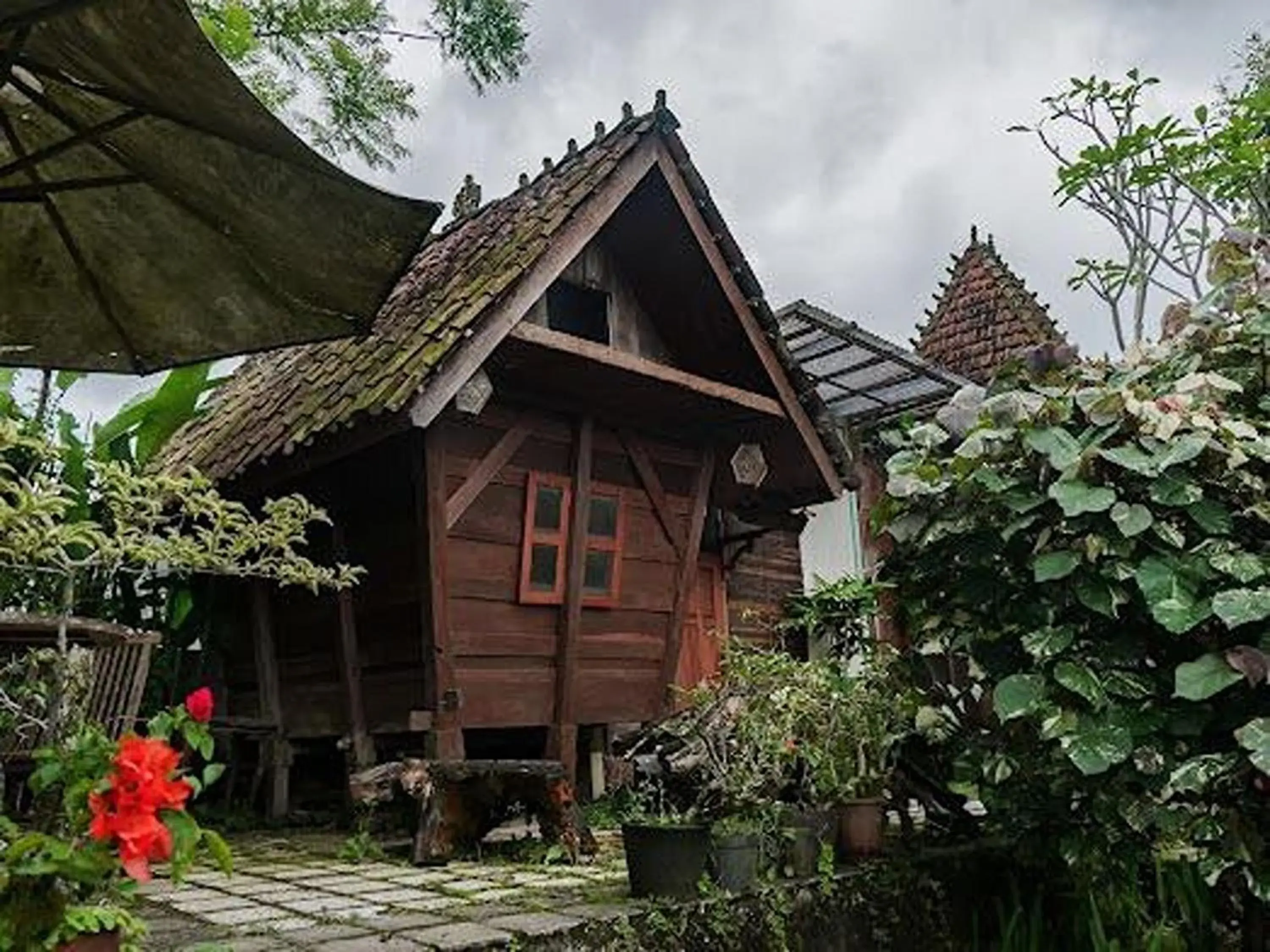 Property building in Singgasana Villa & Resto Property building in Singgasana Villa & Resto