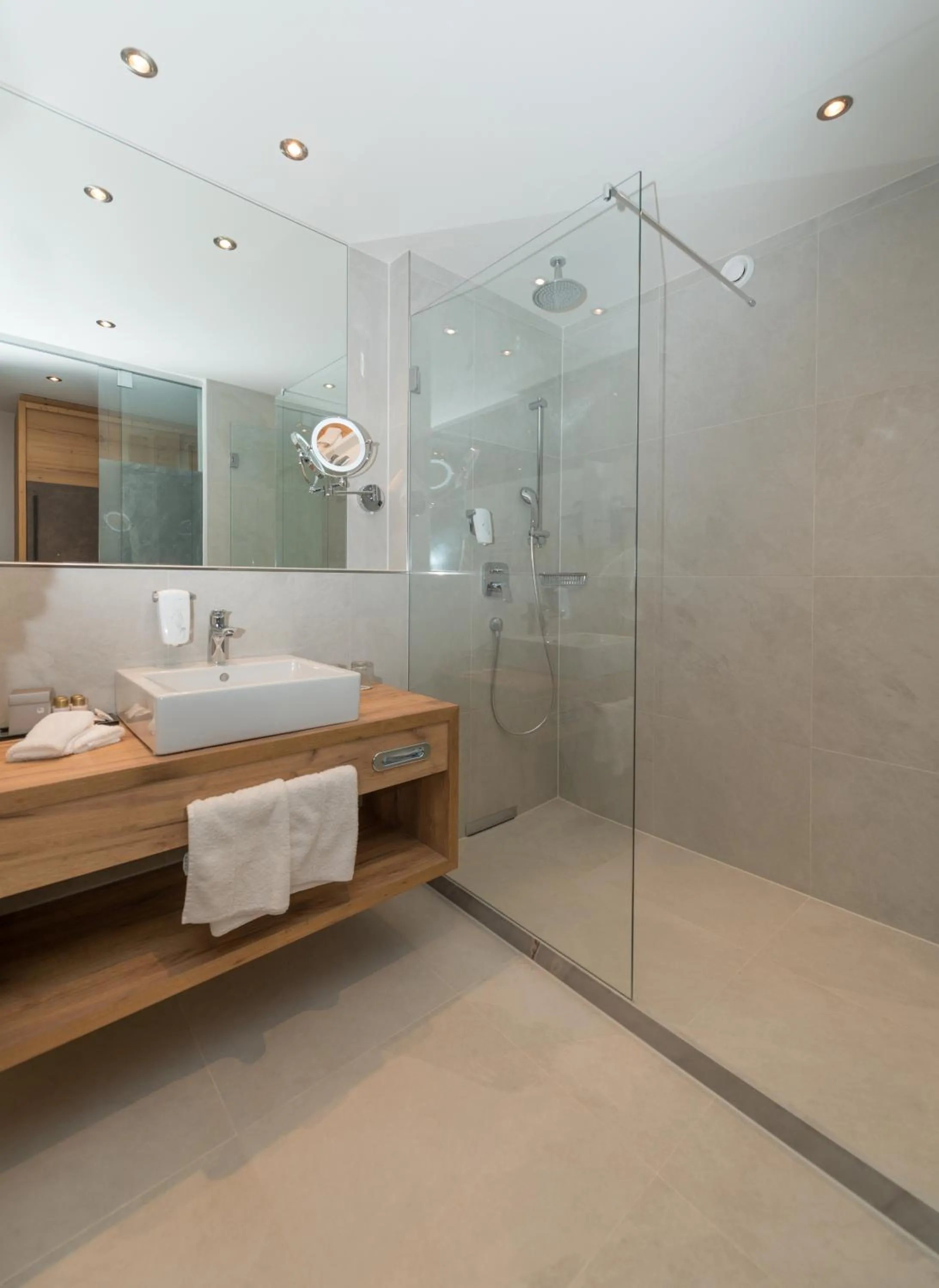 Shower in Hotel & Spa Sonne 4 Sterne Superior