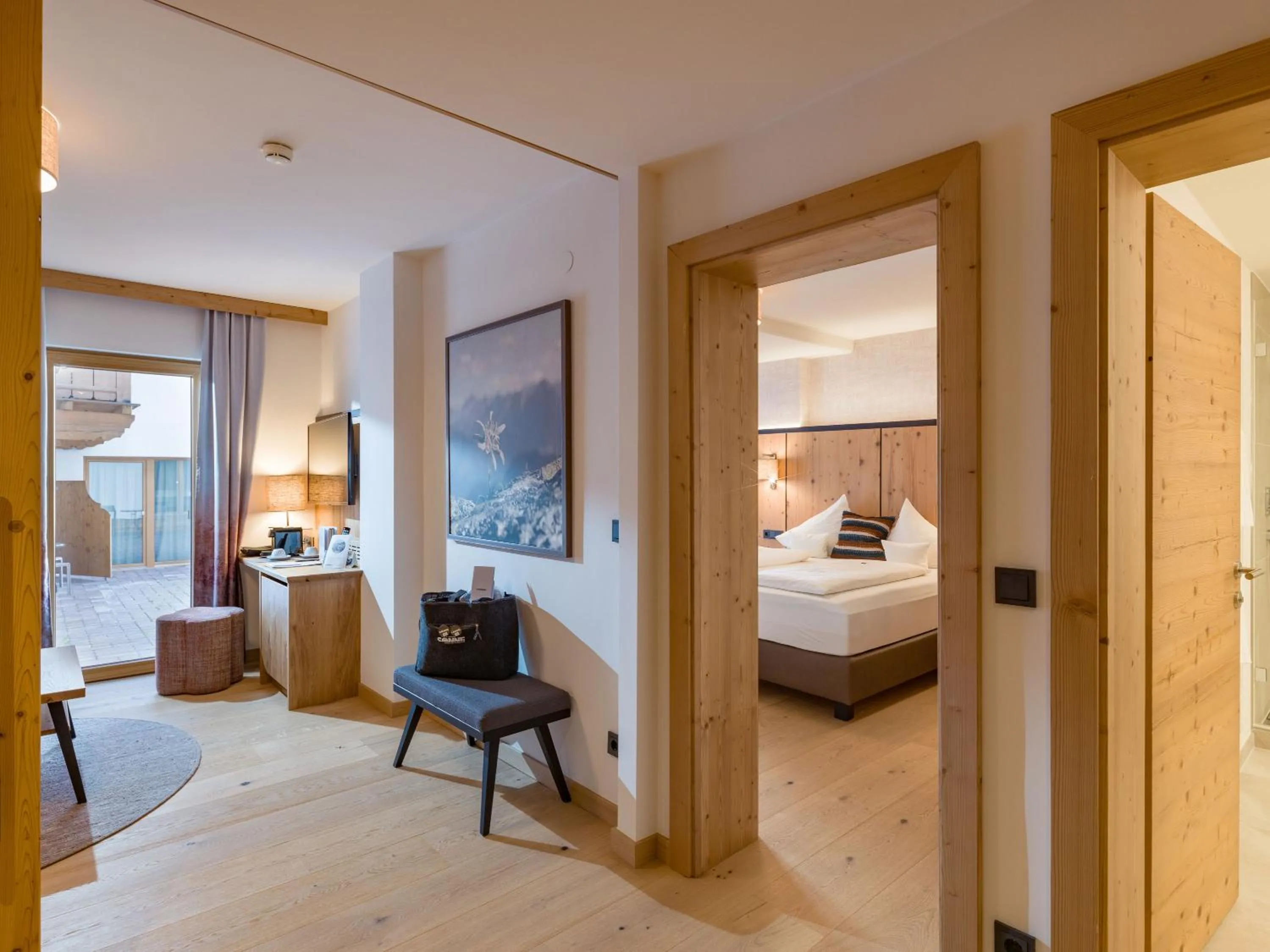 Living room, Bed in Hotel & Spa Sonne 4 Sterne Superior