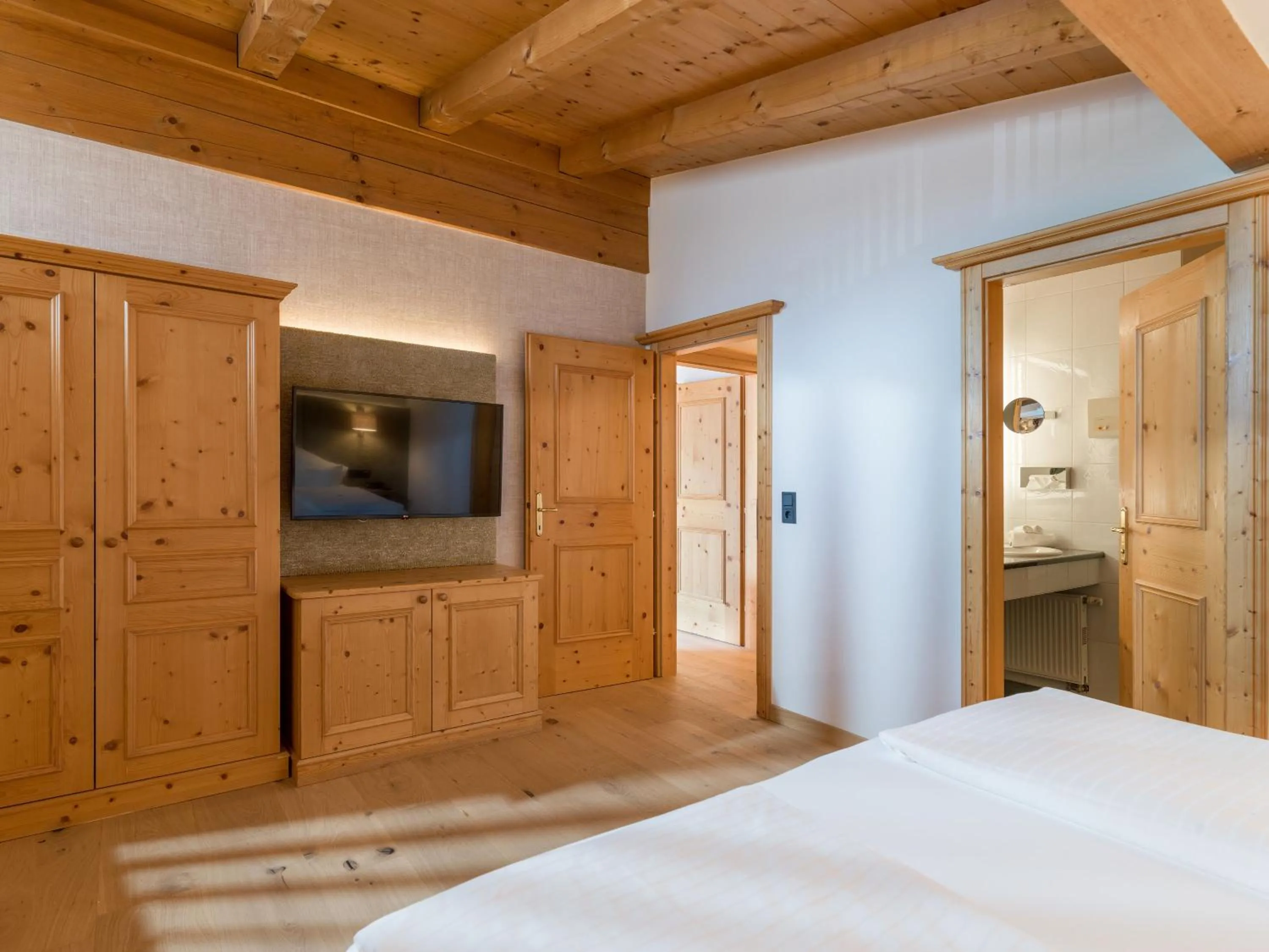 TV and multimedia, Bed in Hotel & Spa Sonne 4 Sterne Superior