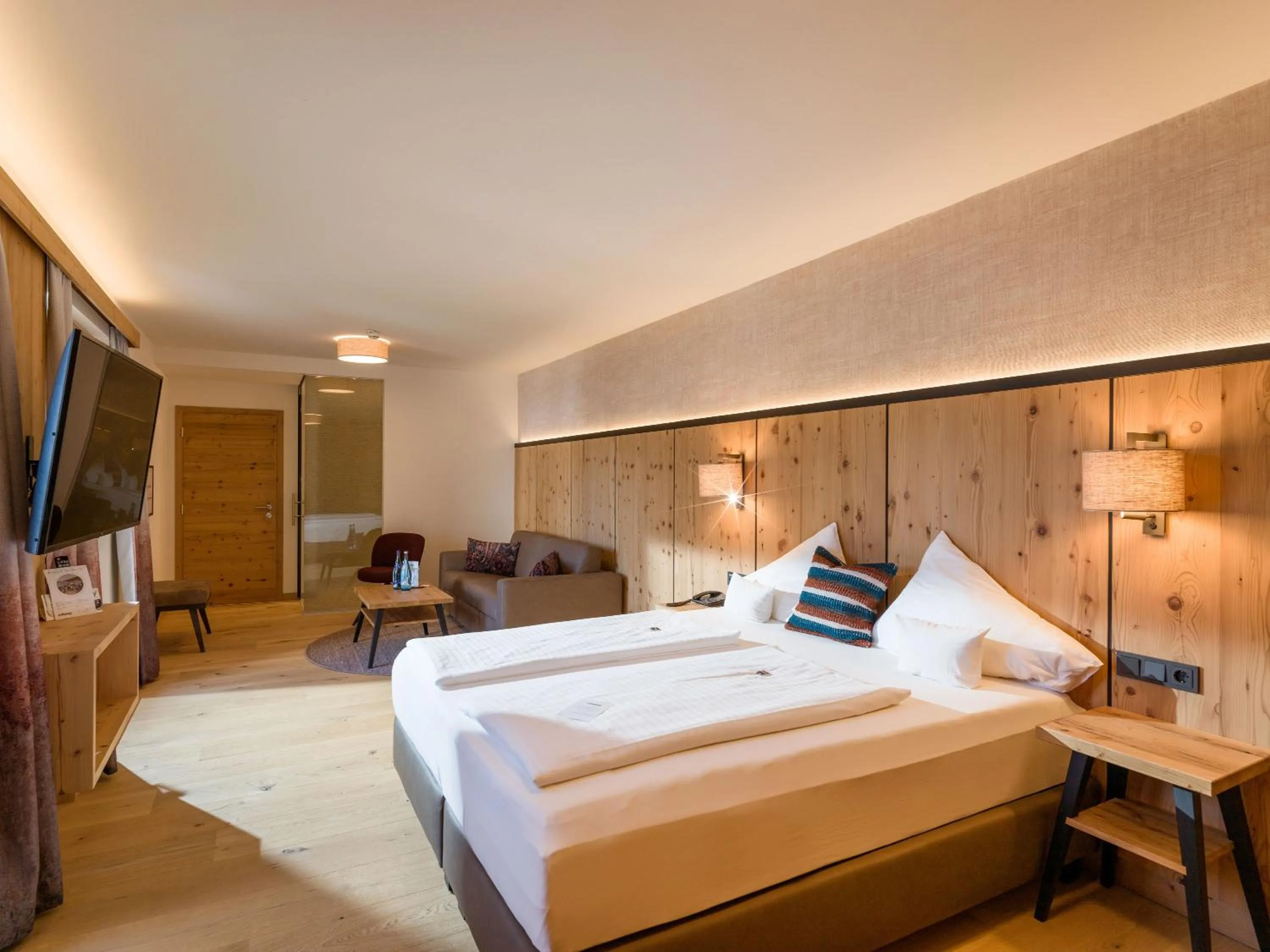 Photo of the whole room, Bed in Hotel & Spa Sonne 4 Sterne Superior