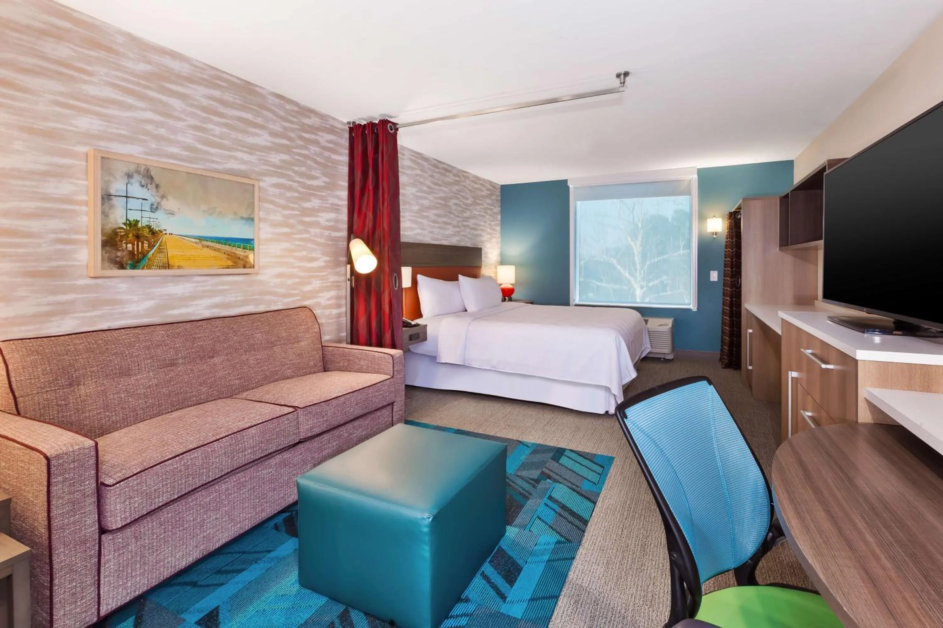 Bedroom, Bed in Home2 Suites Wilmington