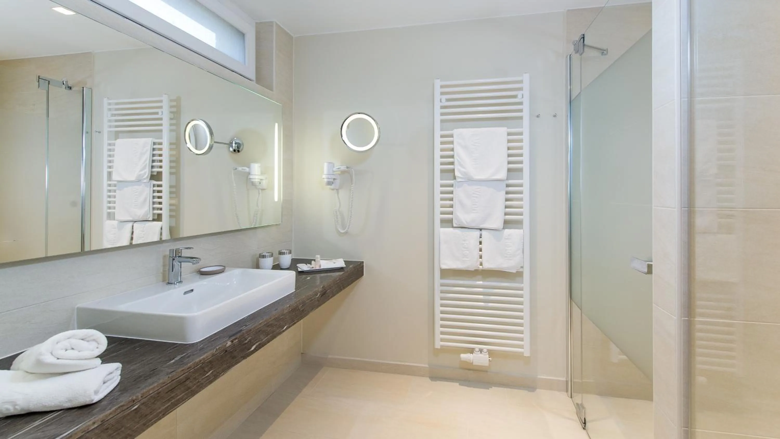 Shower in Hotel Post Wrann