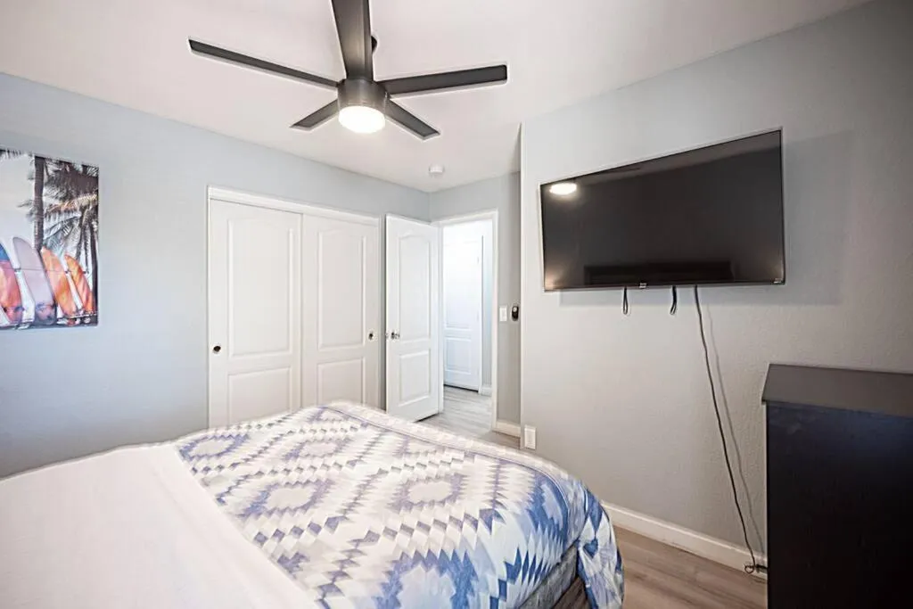 Bed in Gorgeous Las Vegas home with RV parking