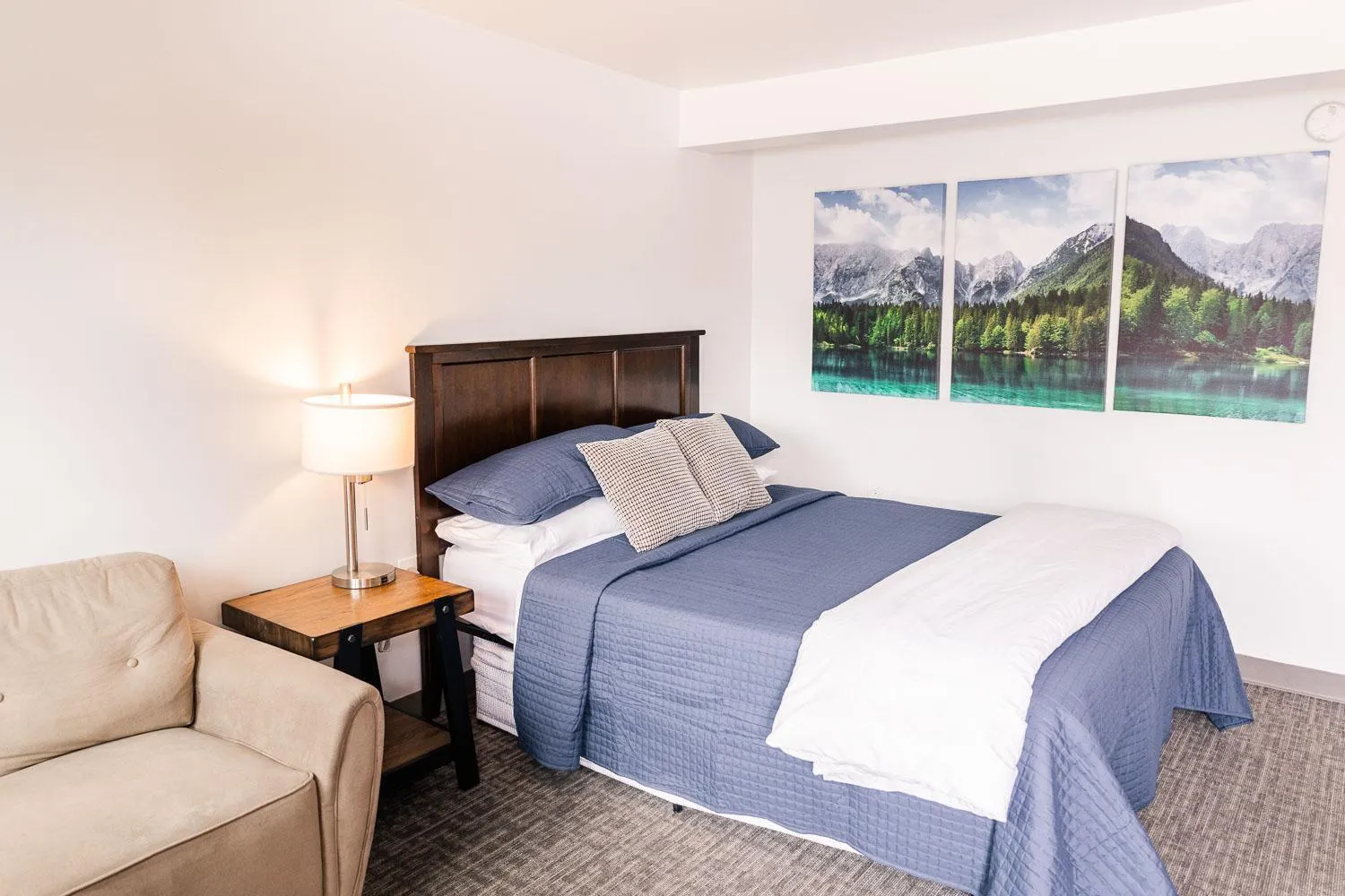 Bed in Alaska Frontier Inn