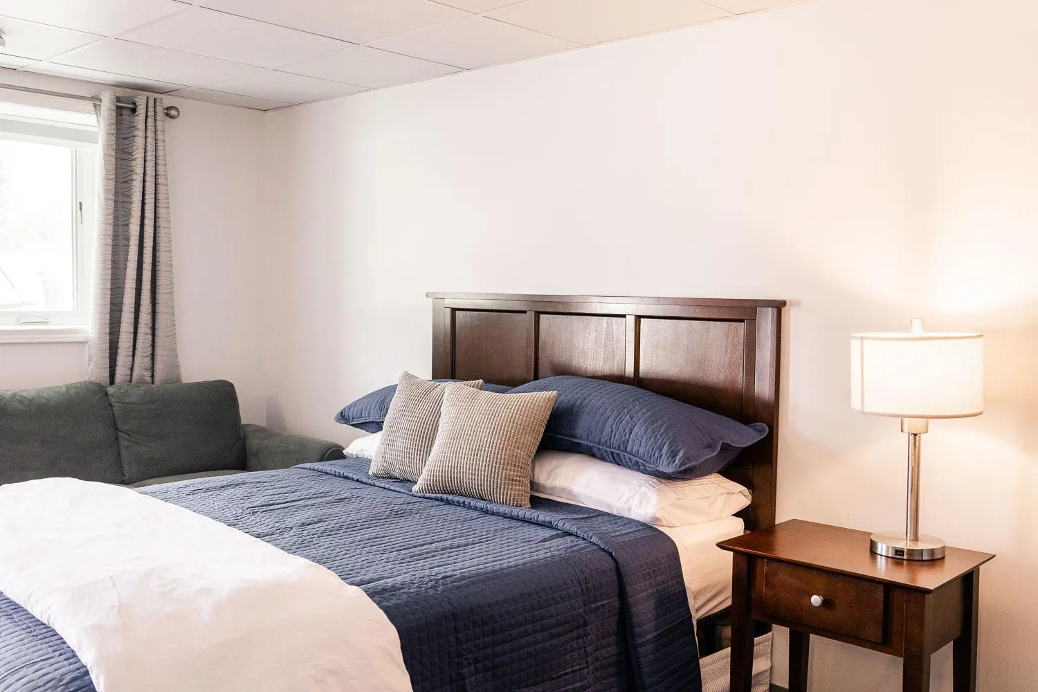 Bed in Alaska Frontier Inn