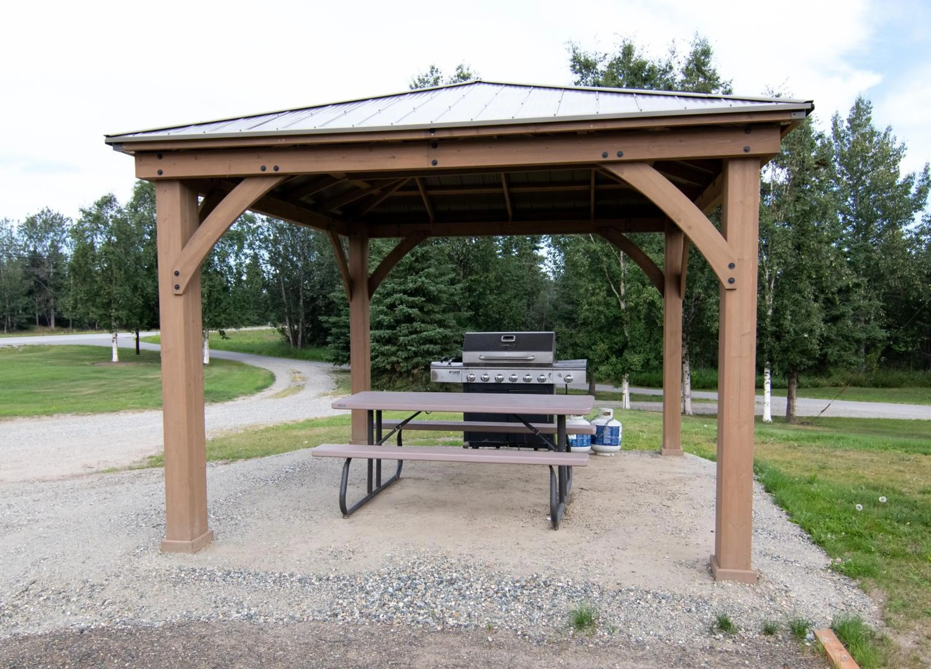 BBQ facilities in Alaska Frontier Inn