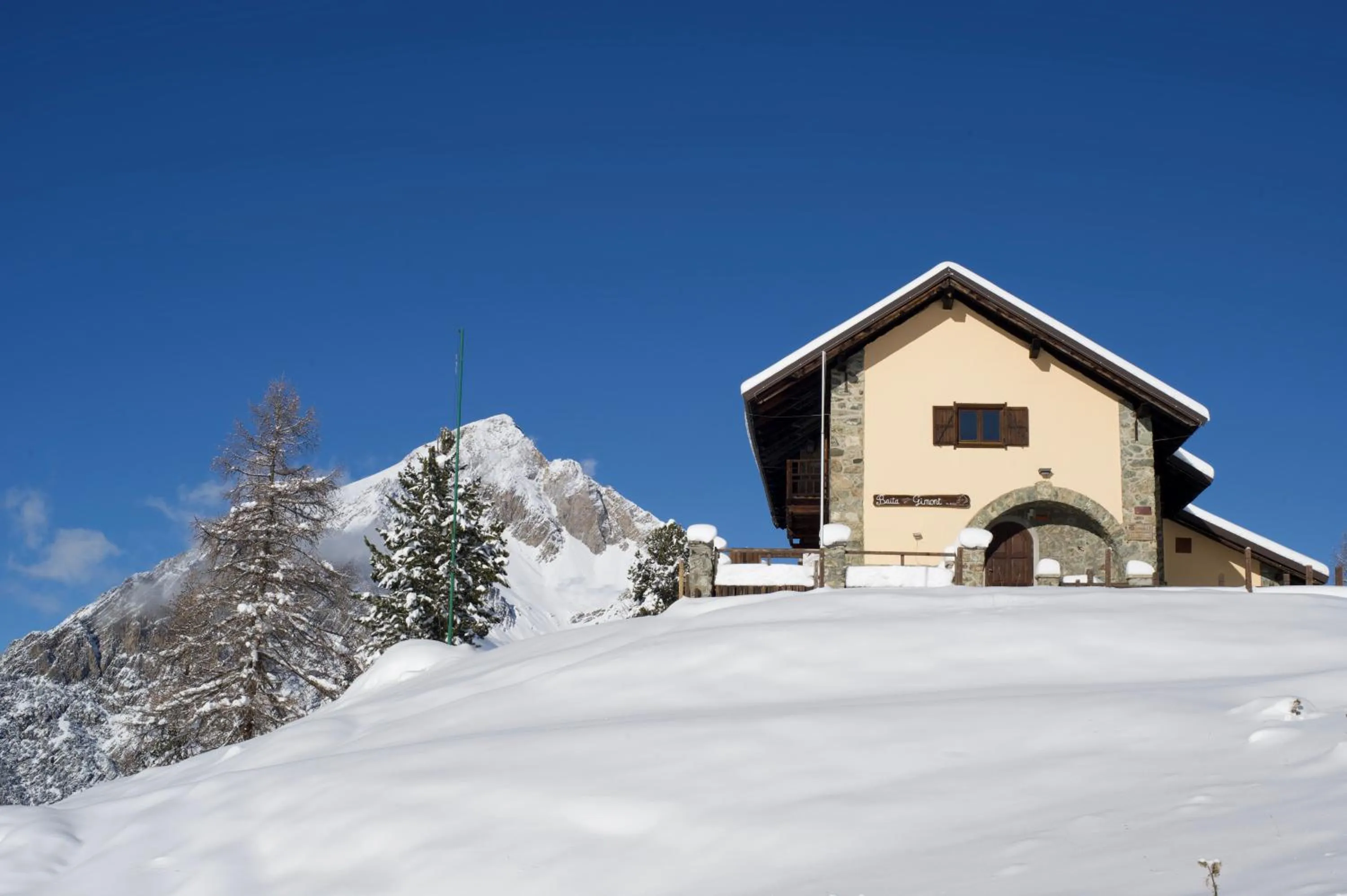 Facade/entrance in Rifugio Baita Gimont
