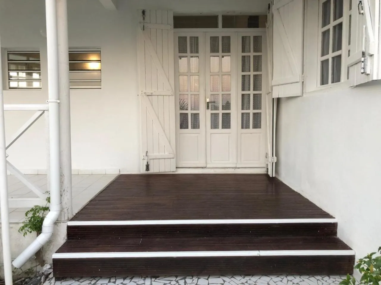 Facade/entrance in La villa les palmiers simplicité convivialité