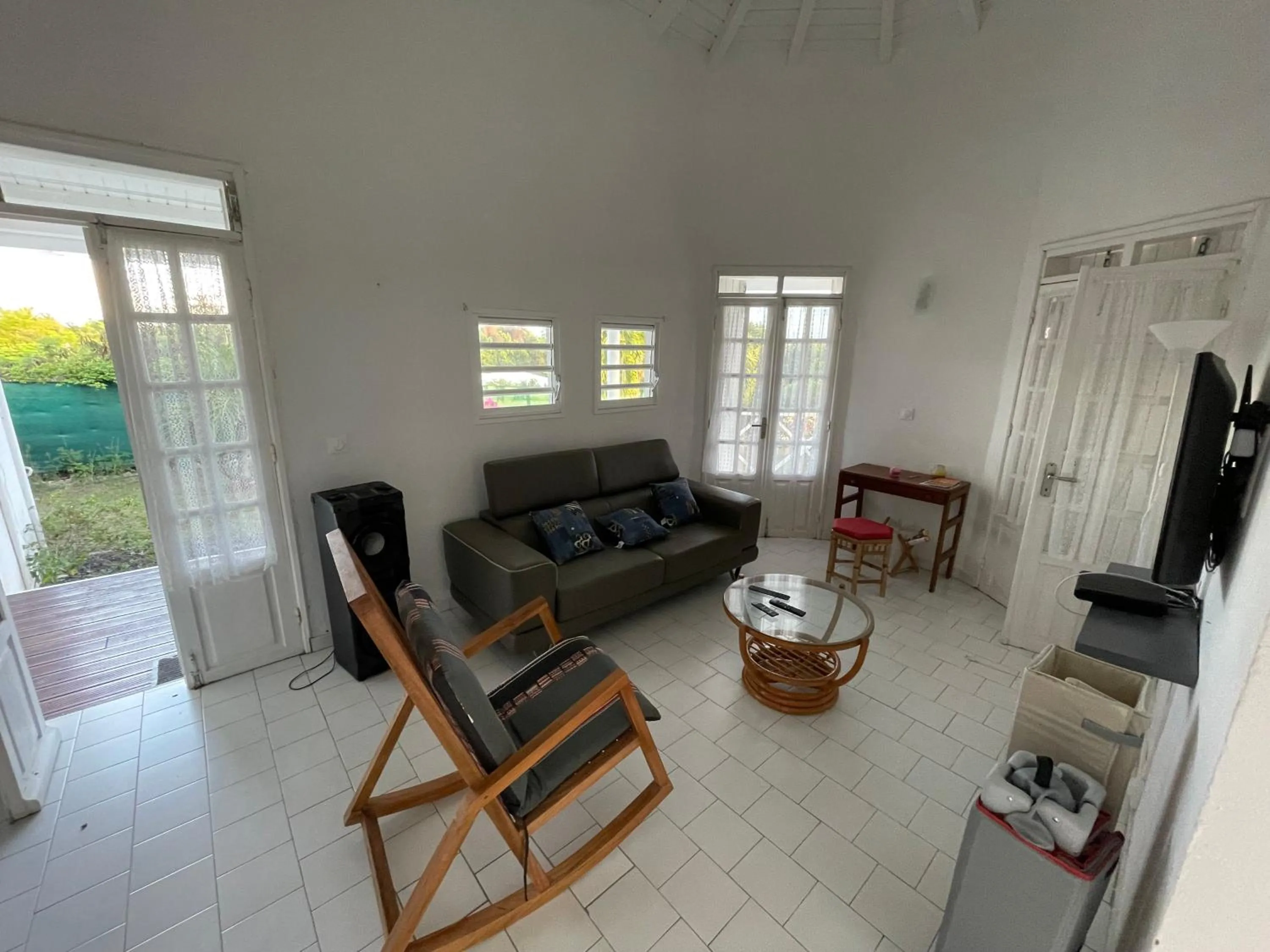 Living room in La villa les palmiers simplicité convivialité