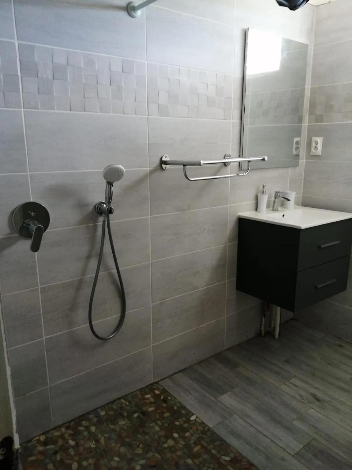 Shower in La villa les palmiers simplicité convivialité