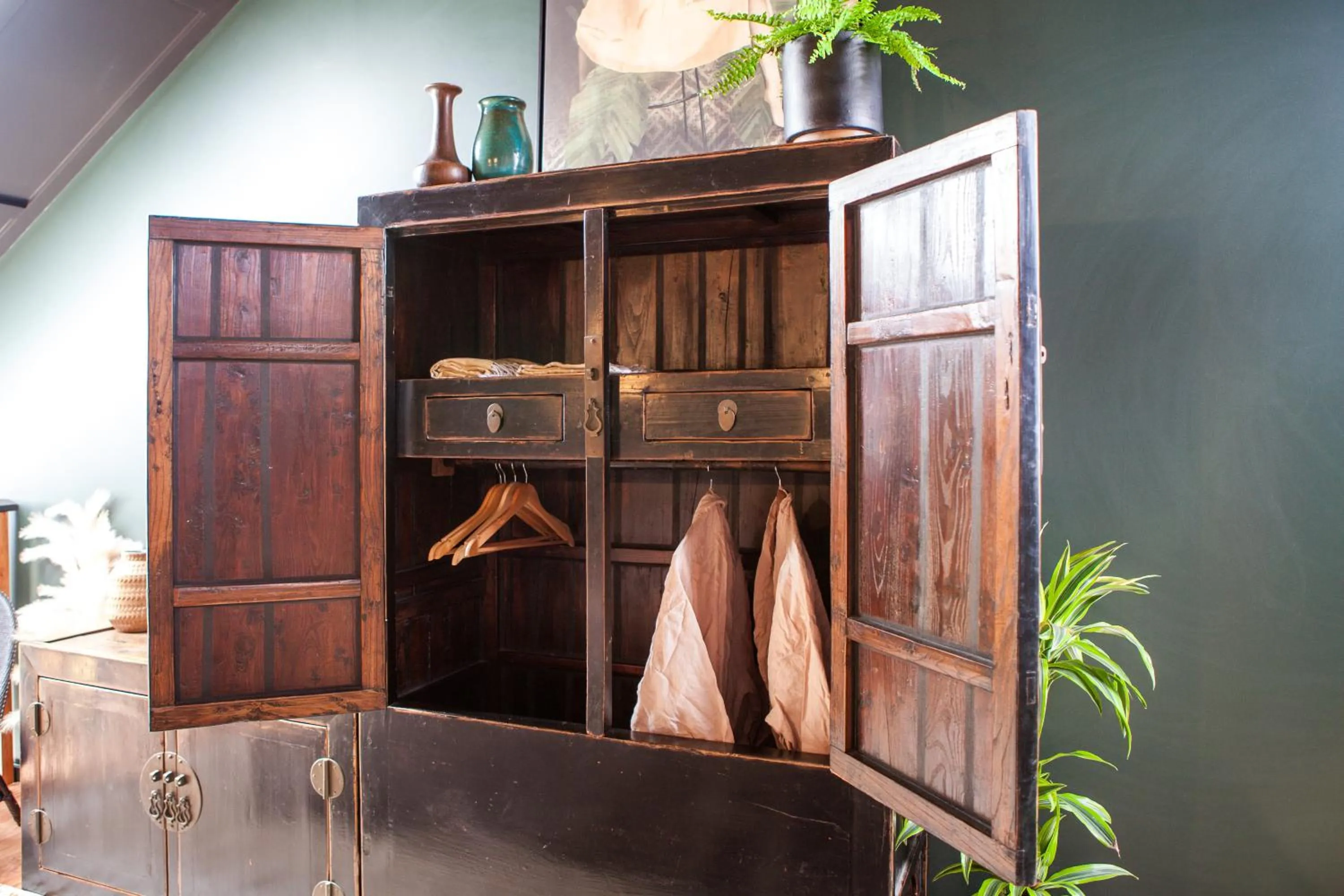 Decorative detail in The Barn, designers dream beach hideaway