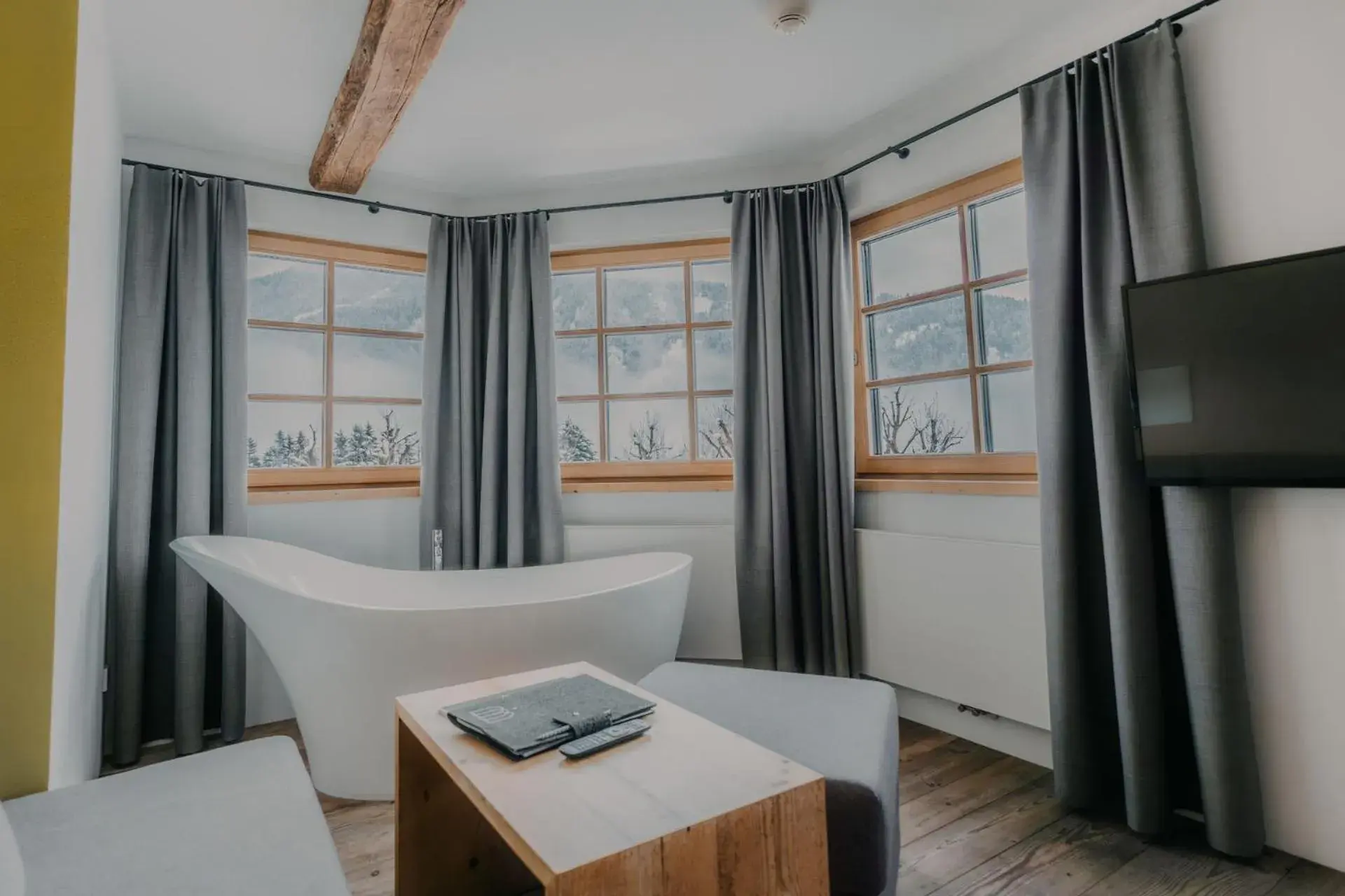 Junior Suite - single occupancy in Strasserwirt - Ansitz zu Tirol Junior Suite - single occupancy in Strasserwirt - Ansitz zu Tirol