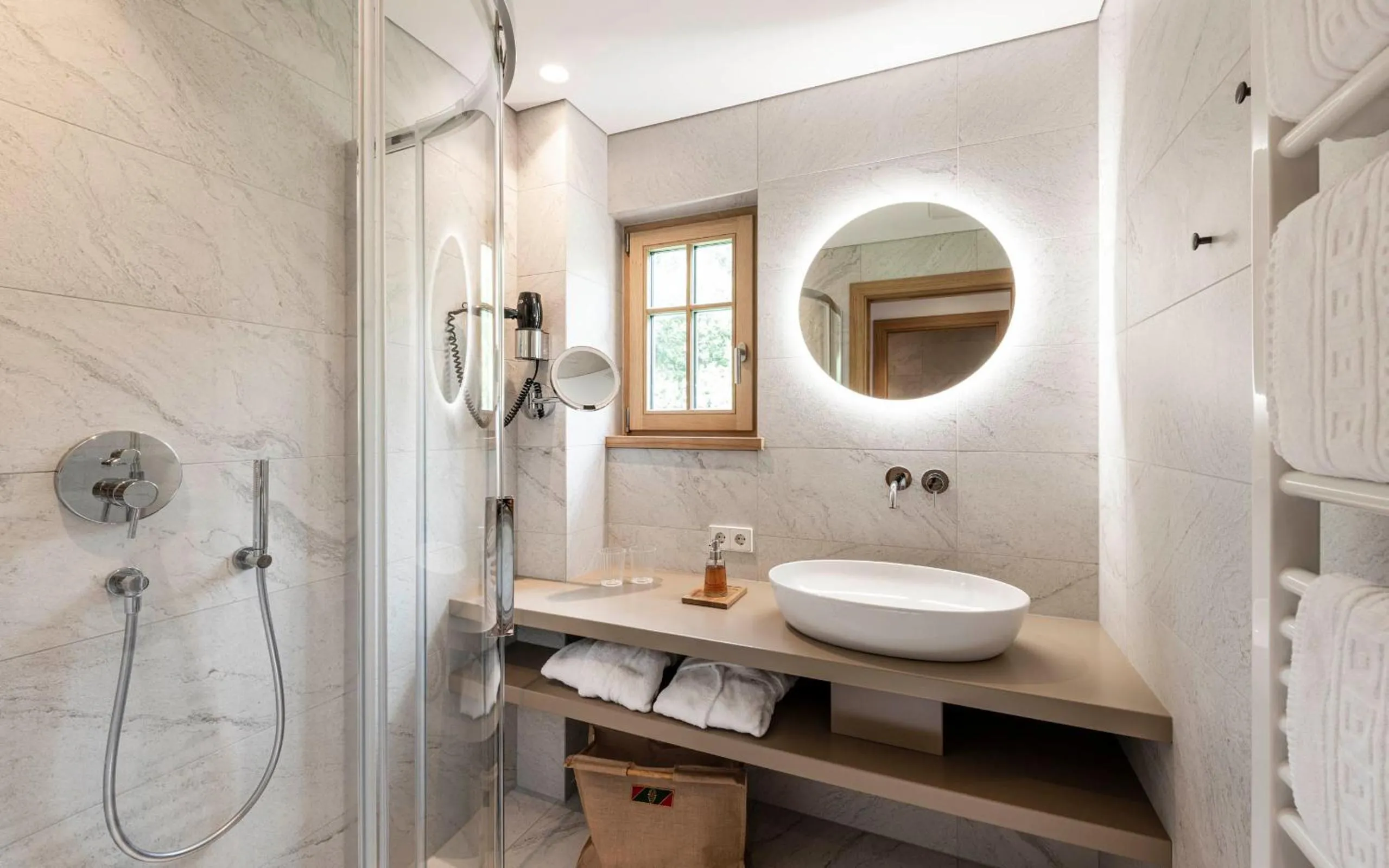 Bathroom in Strasserwirt - Ansitz zu Tirol