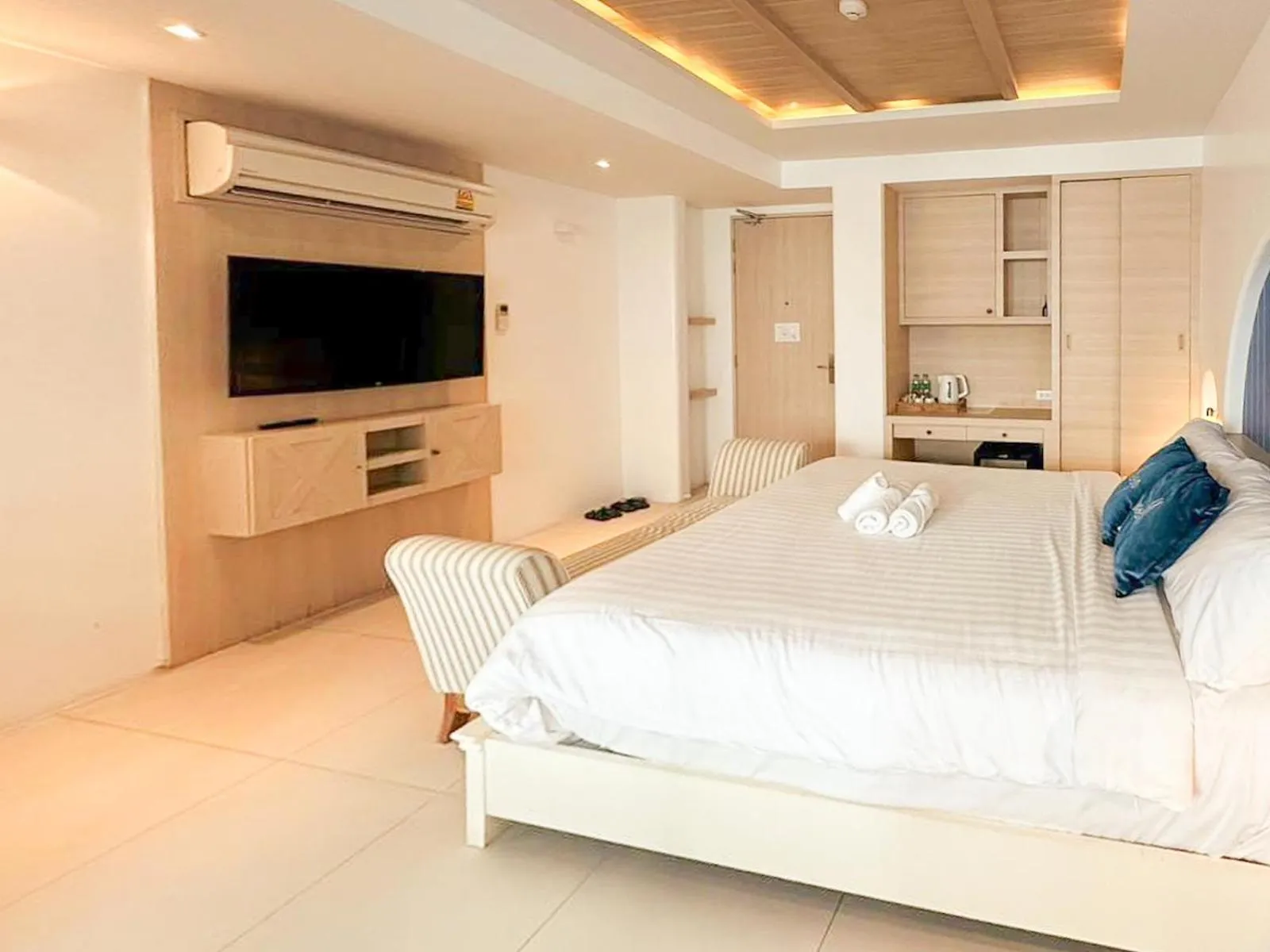 TV and multimedia, Bed in Costa Beach Residence & Jacuzzi