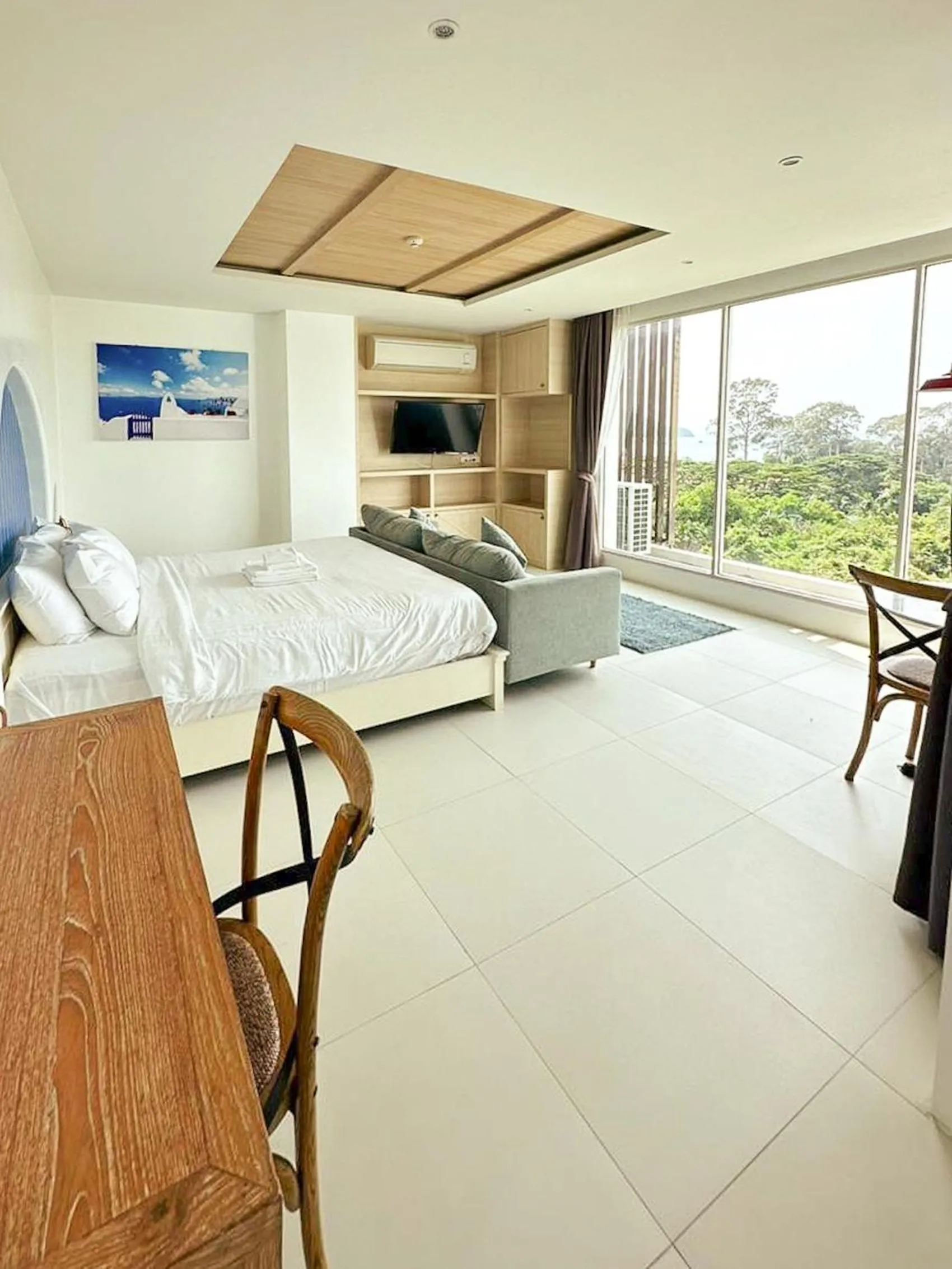 Photo of the whole room, Bed in Costa Beach Residence & Jacuzzi