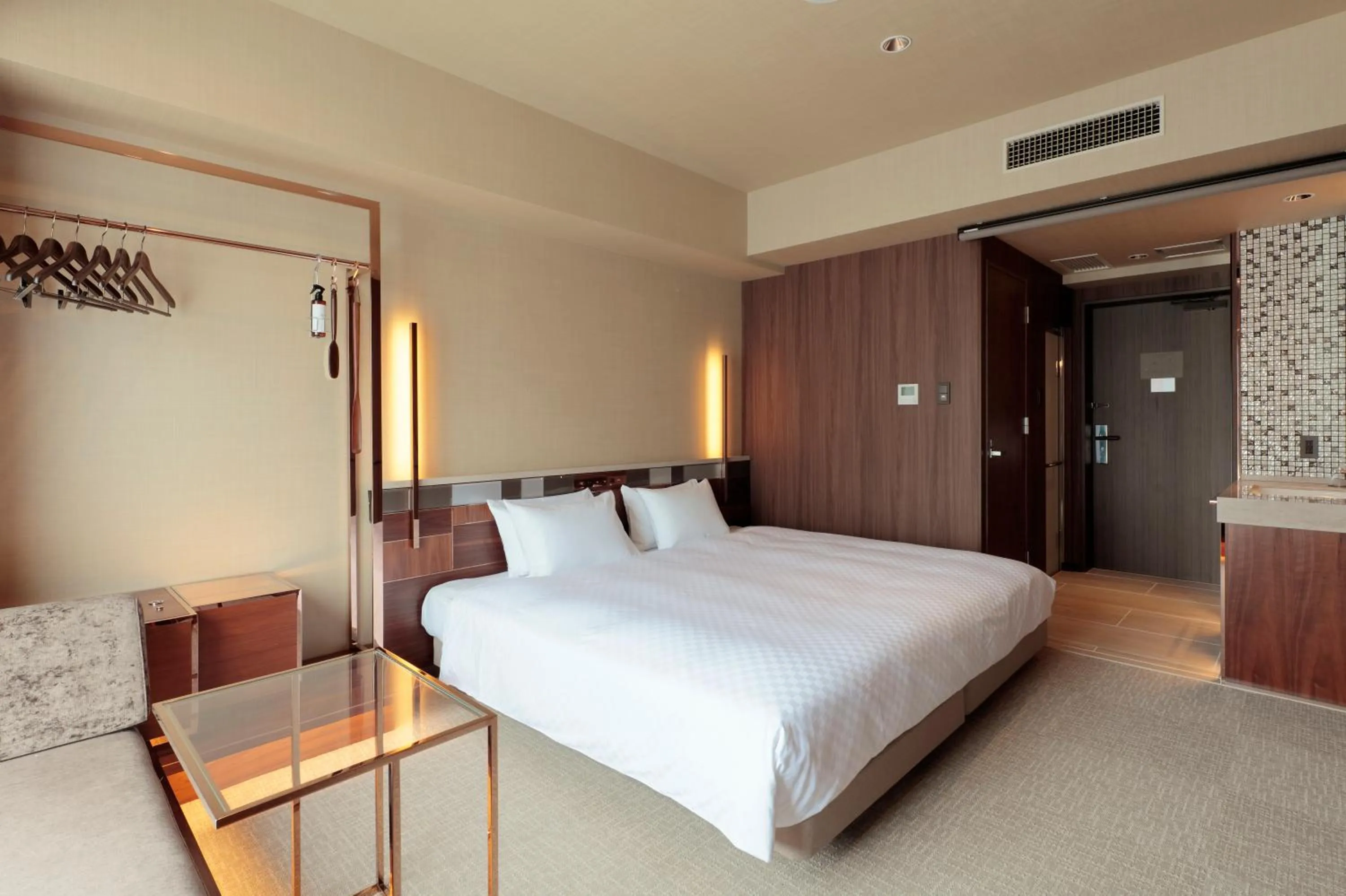 Photo of the whole room, Bed in Candeo Hotels Kyoto Karasuma Rokkaku