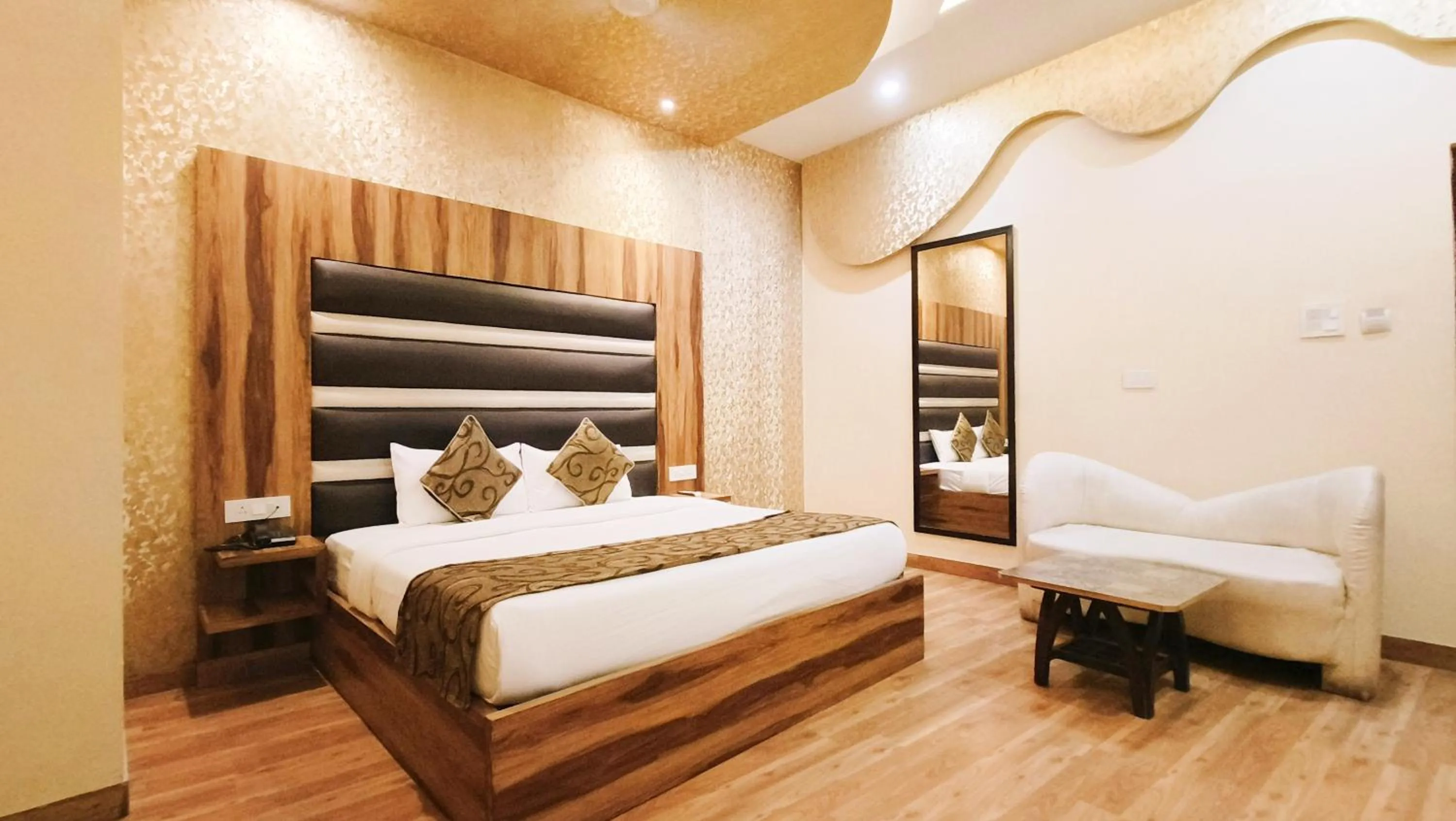 Bed in Crestline Sallow Club