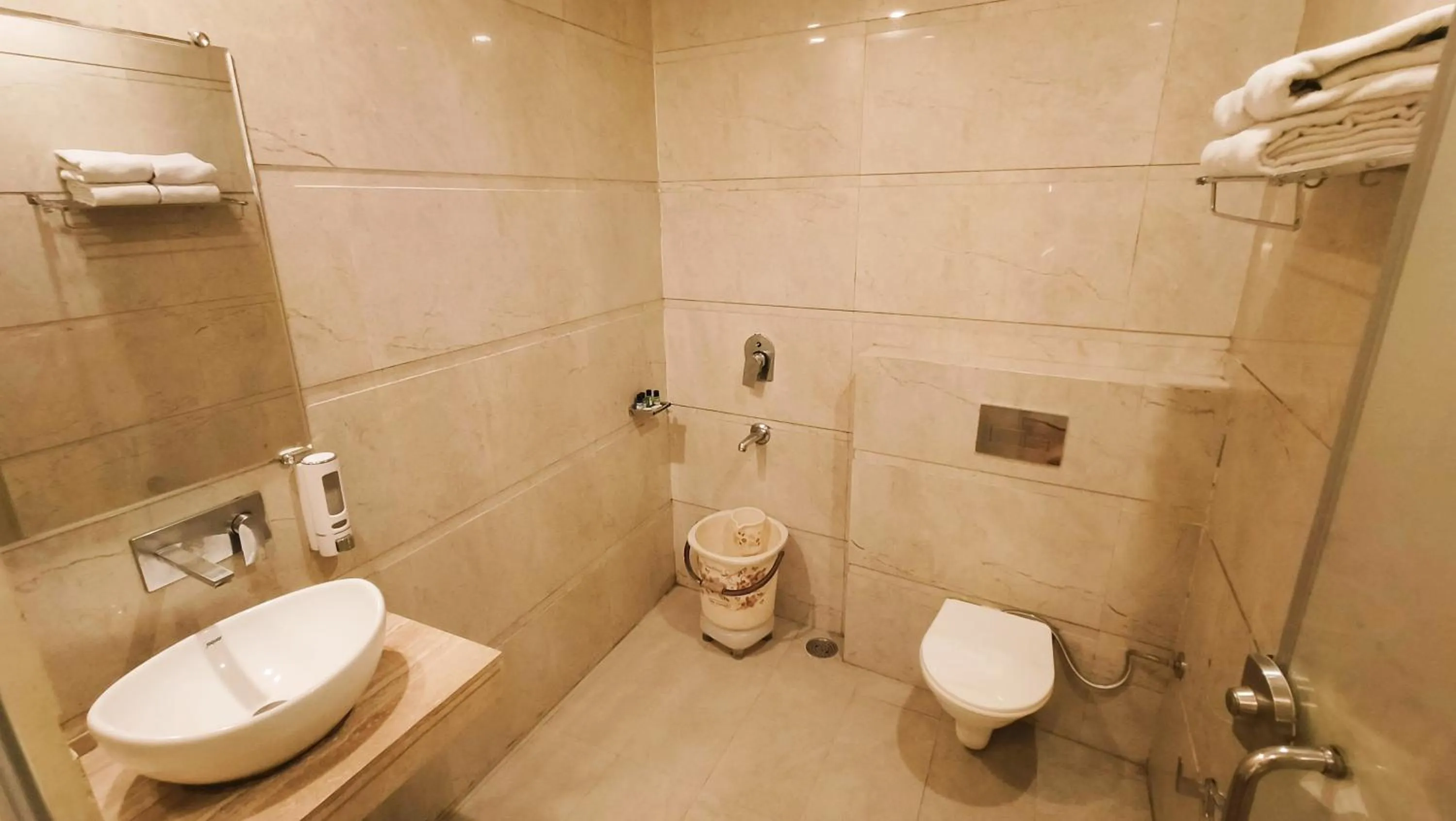 Shower in Crestline Sallow Club