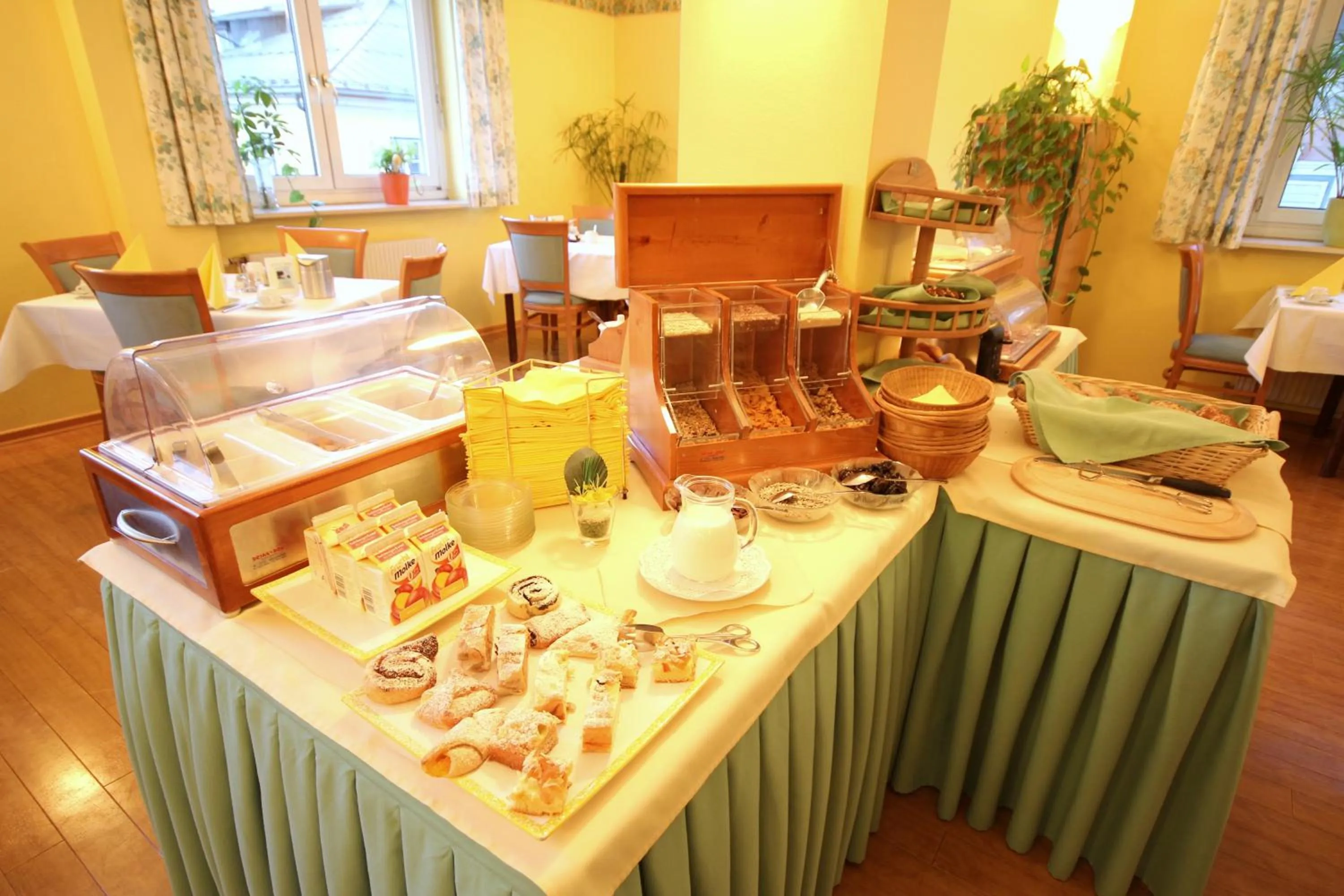 Buffet breakfast in Carinthia Stadthotel