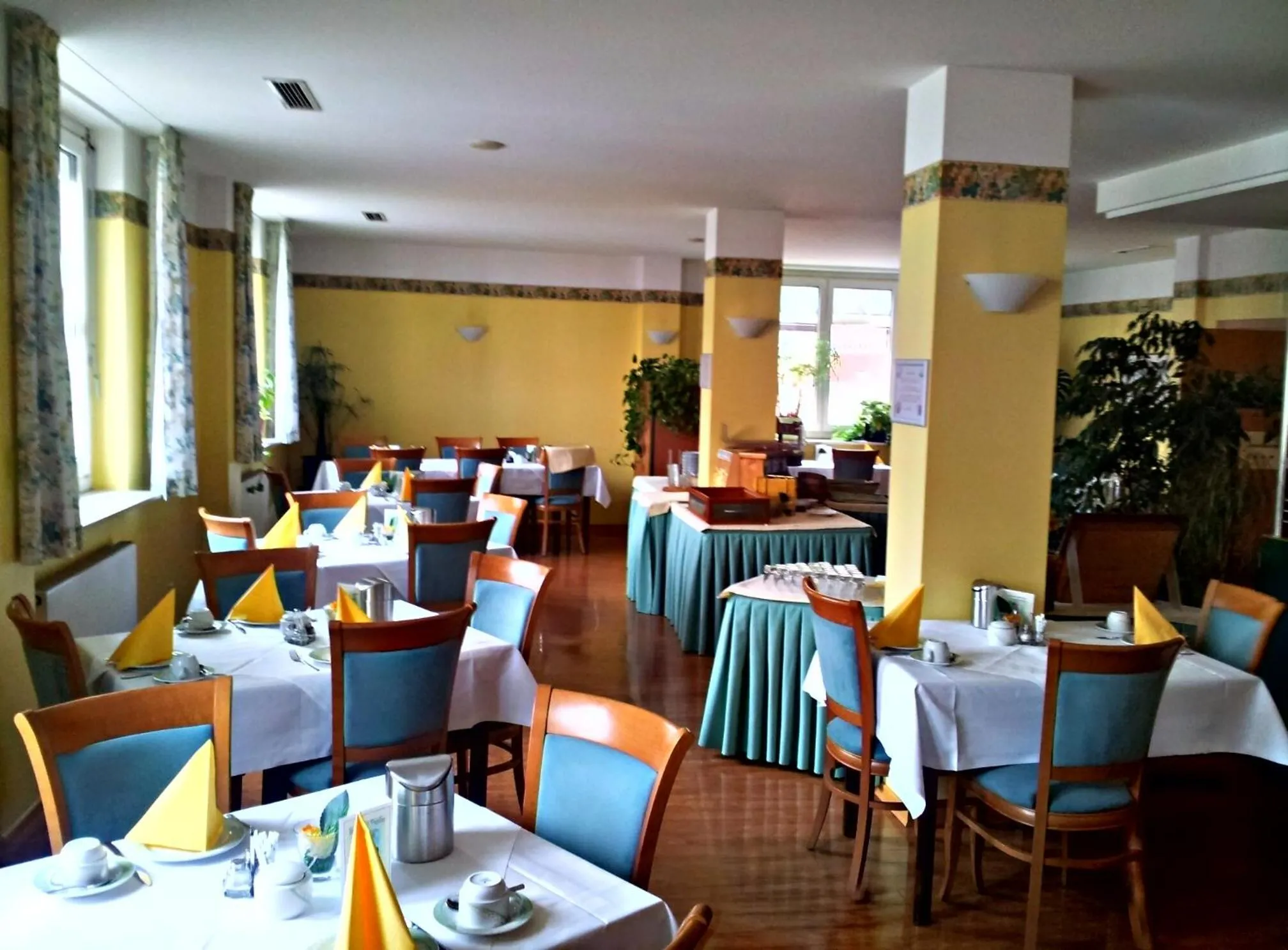 Buffet breakfast in Carinthia Stadthotel