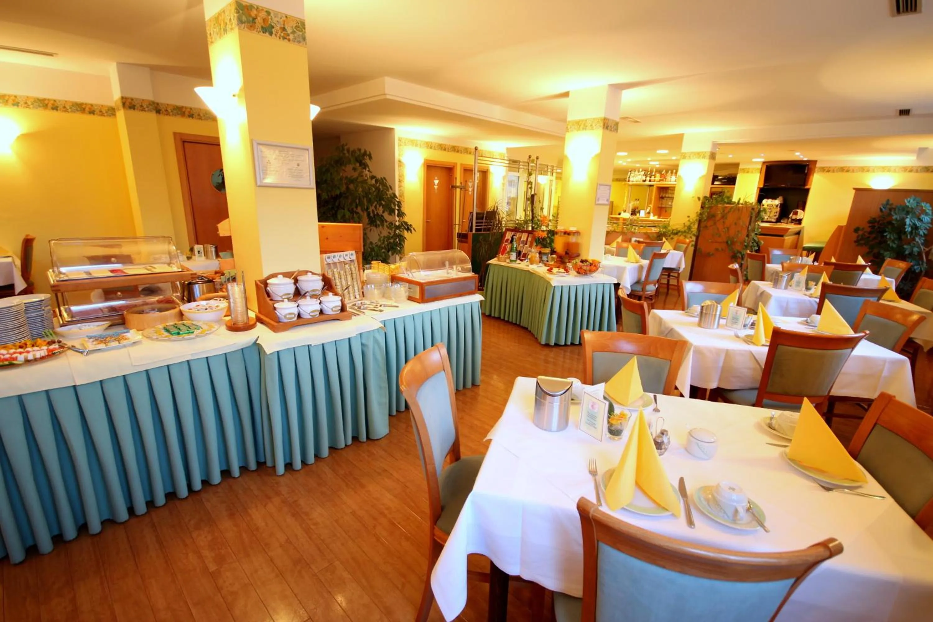 Buffet breakfast in Carinthia Stadthotel