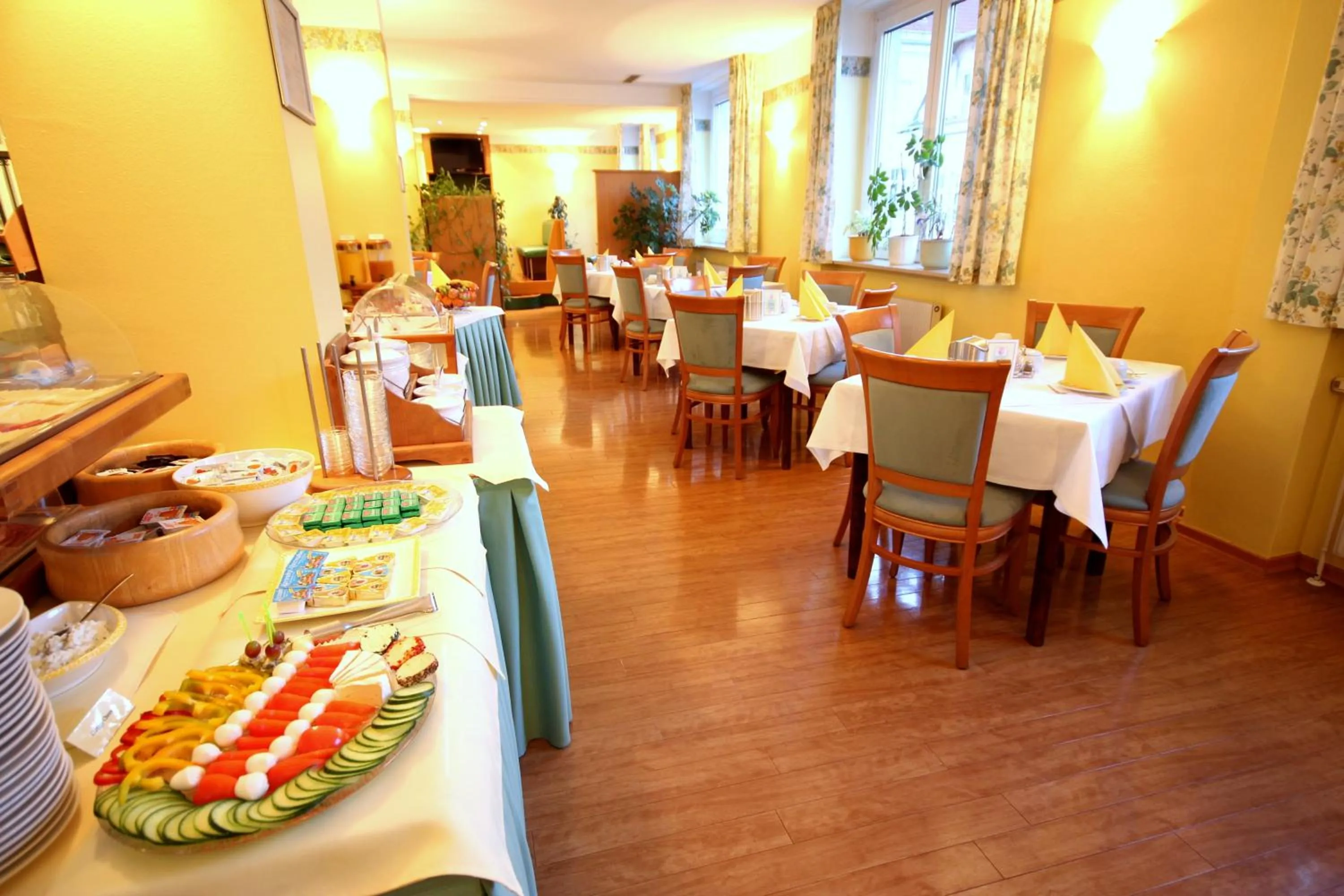 Buffet breakfast in Carinthia Stadthotel