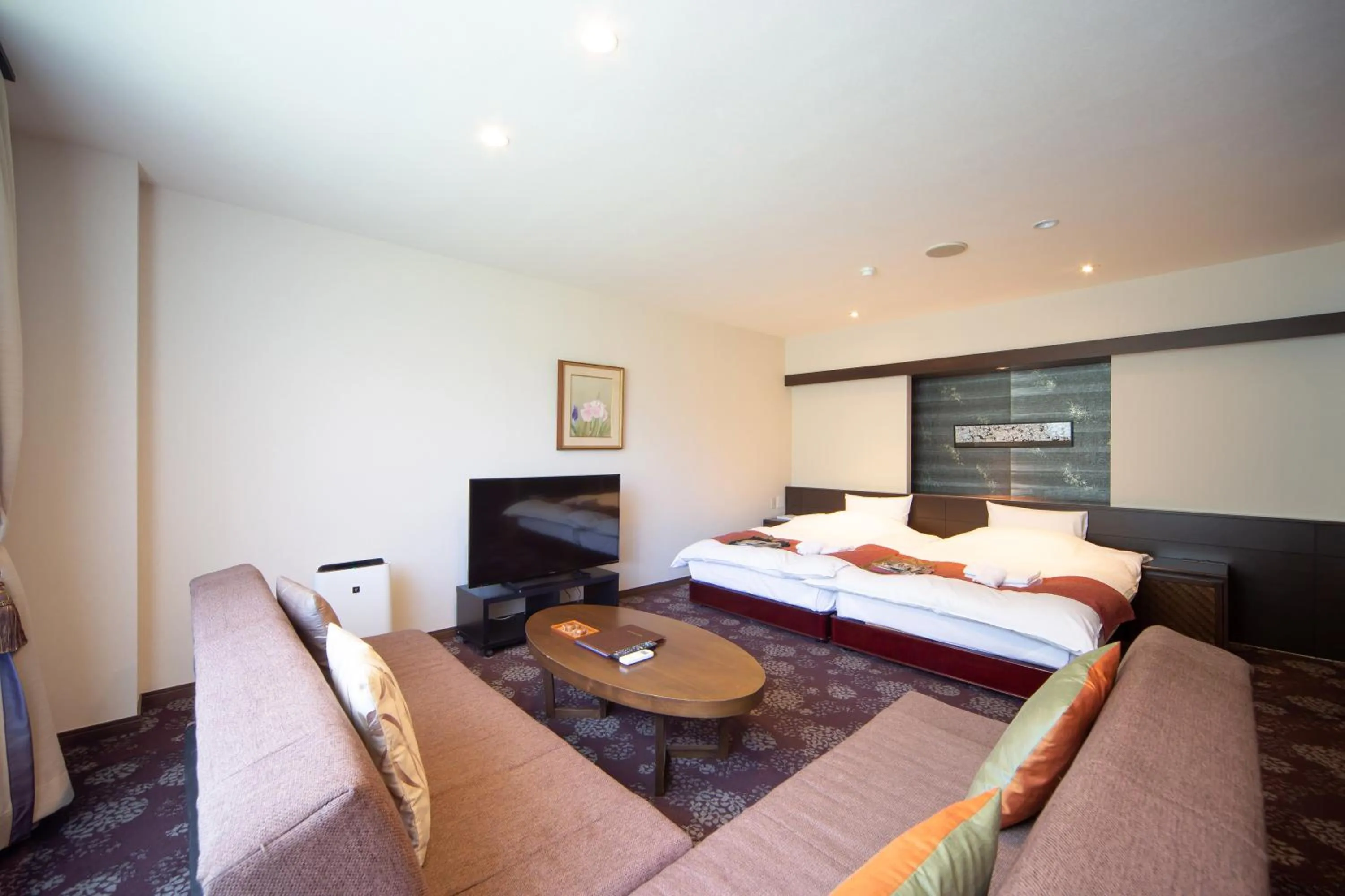 Living room, Bed in Hakone Nanase formerly known as Manatei Hakone