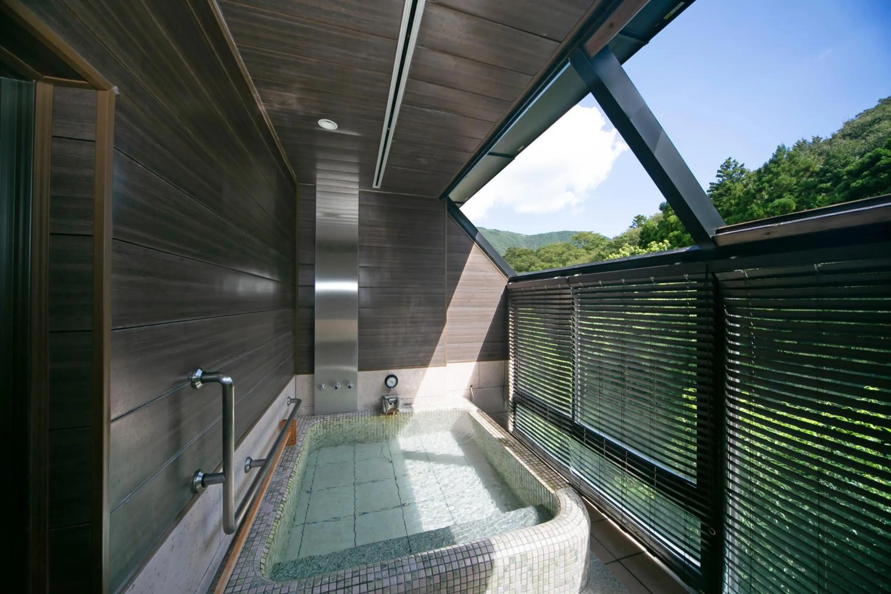 Hot Spring Bath in Hakone Nanase formerly known as Manatei Hakone