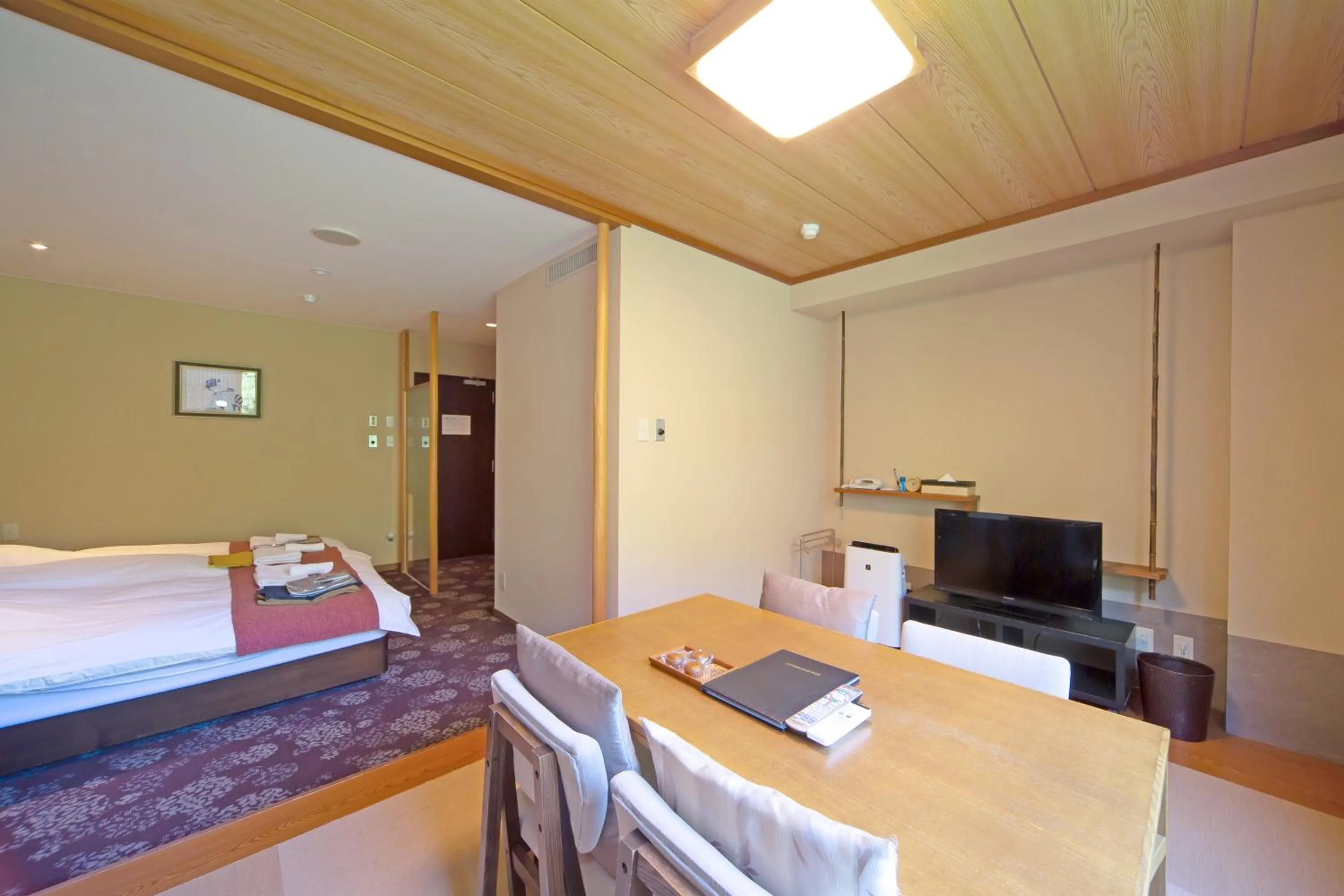 Photo of the whole room, Bed in Hakone Nanase formerly known as Manatei Hakone