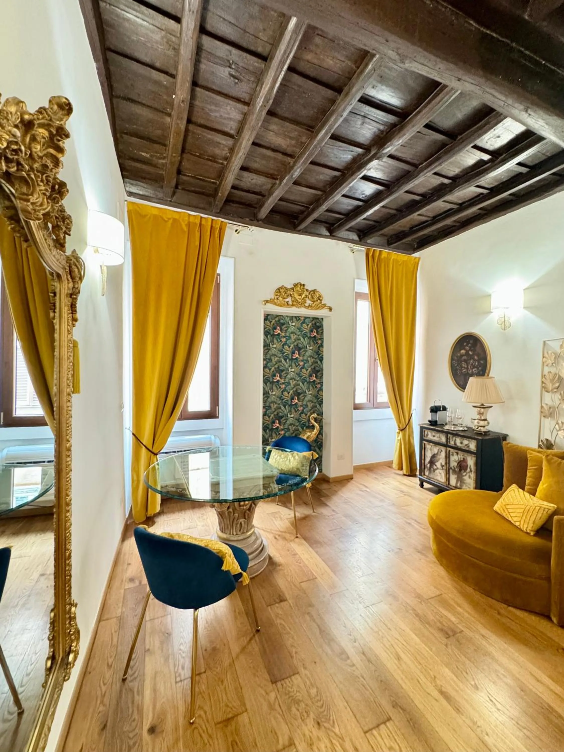 Living room in Via della Scala Suite