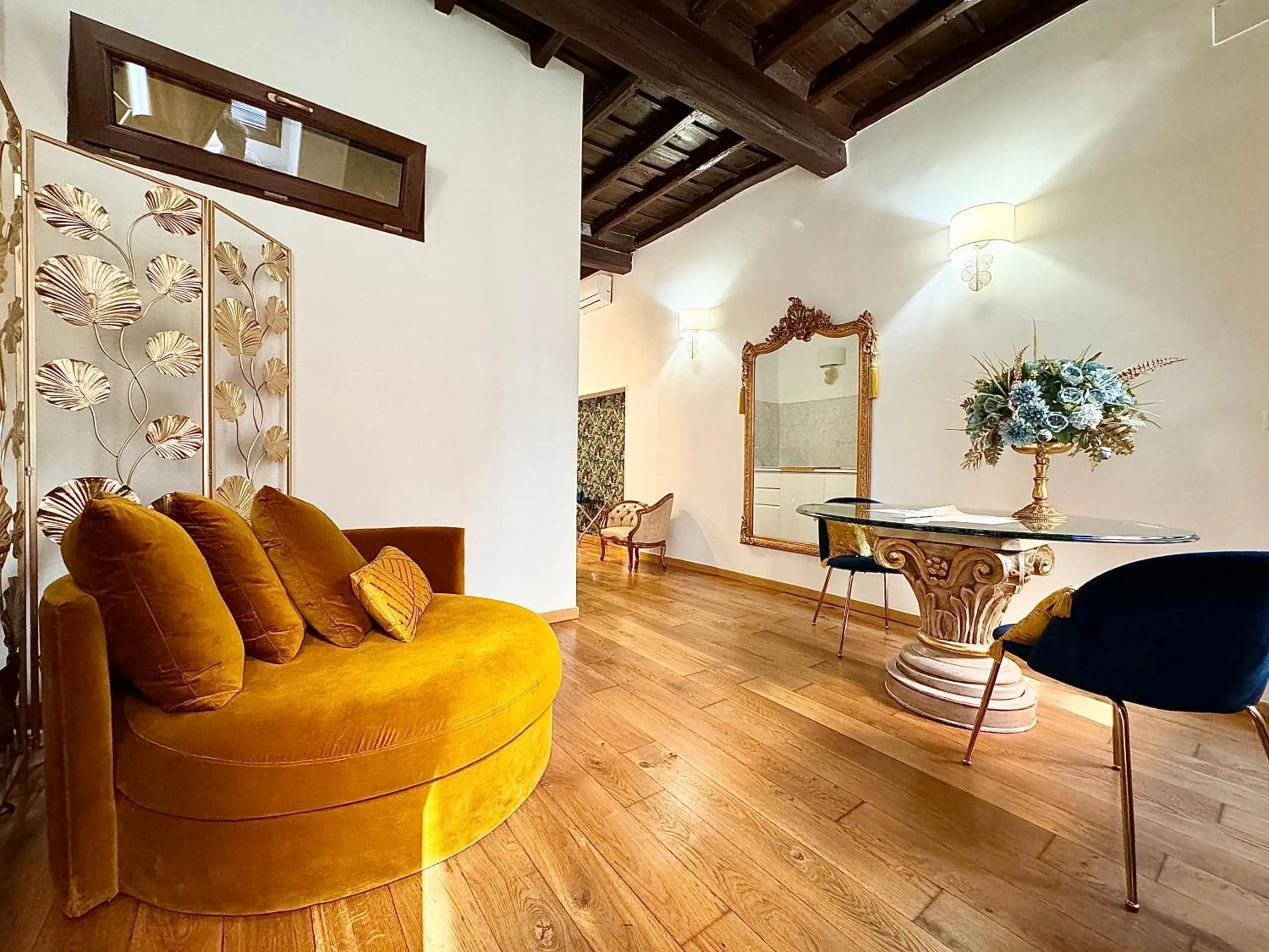 Living room in Via della Scala Suite