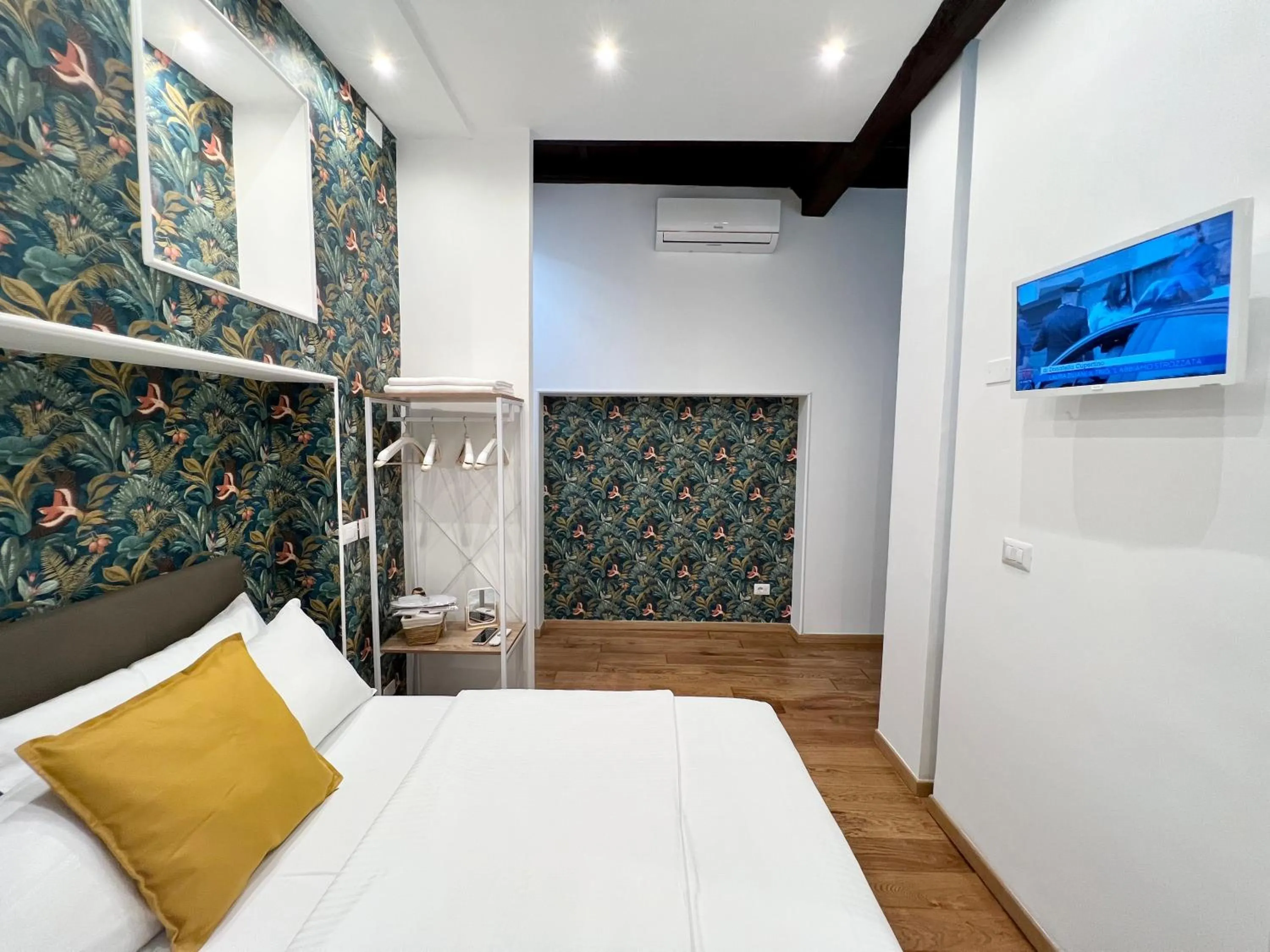 Bedroom, Bed in Via della Scala Suite