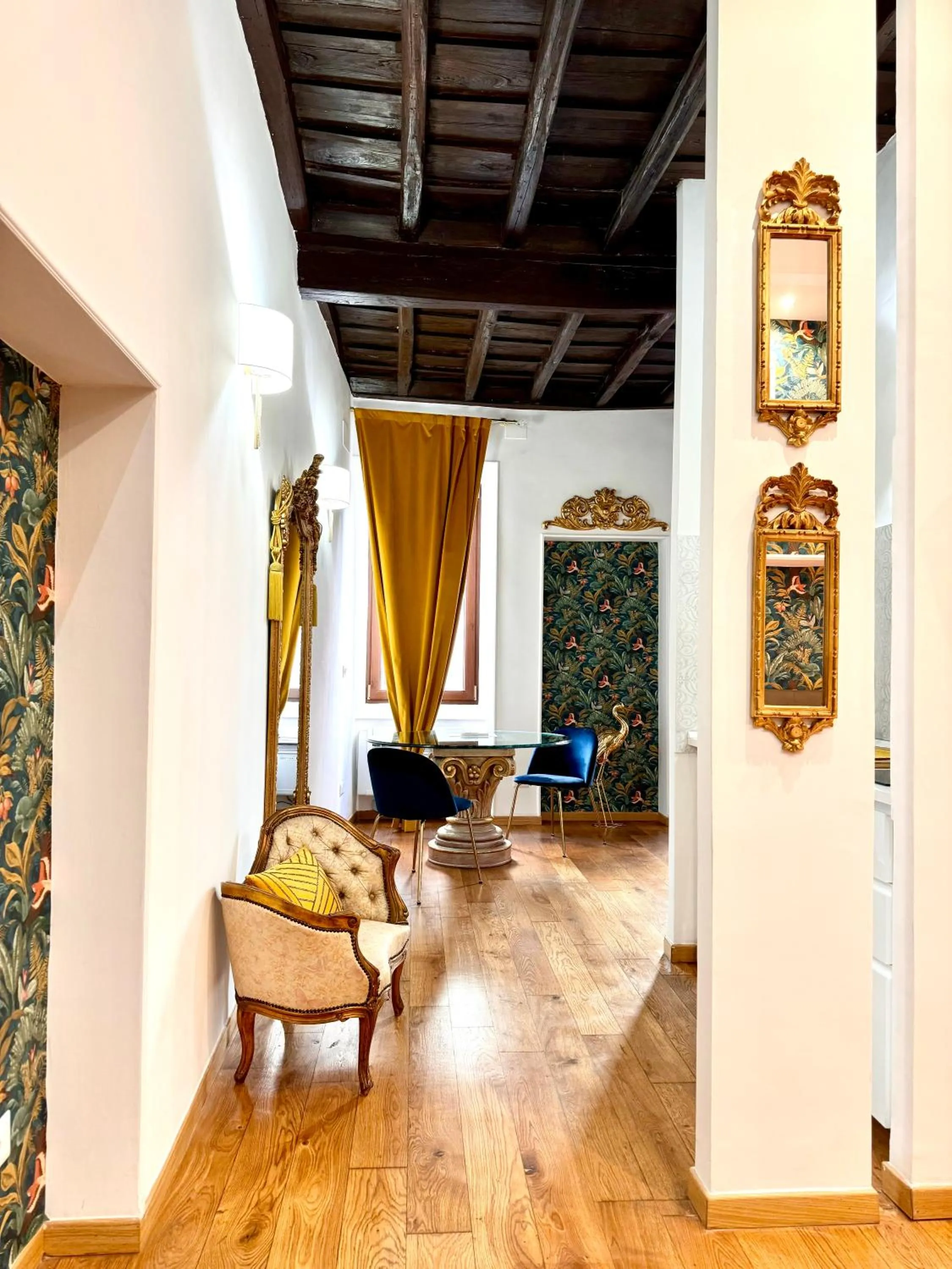 Living room in Via della Scala Suite