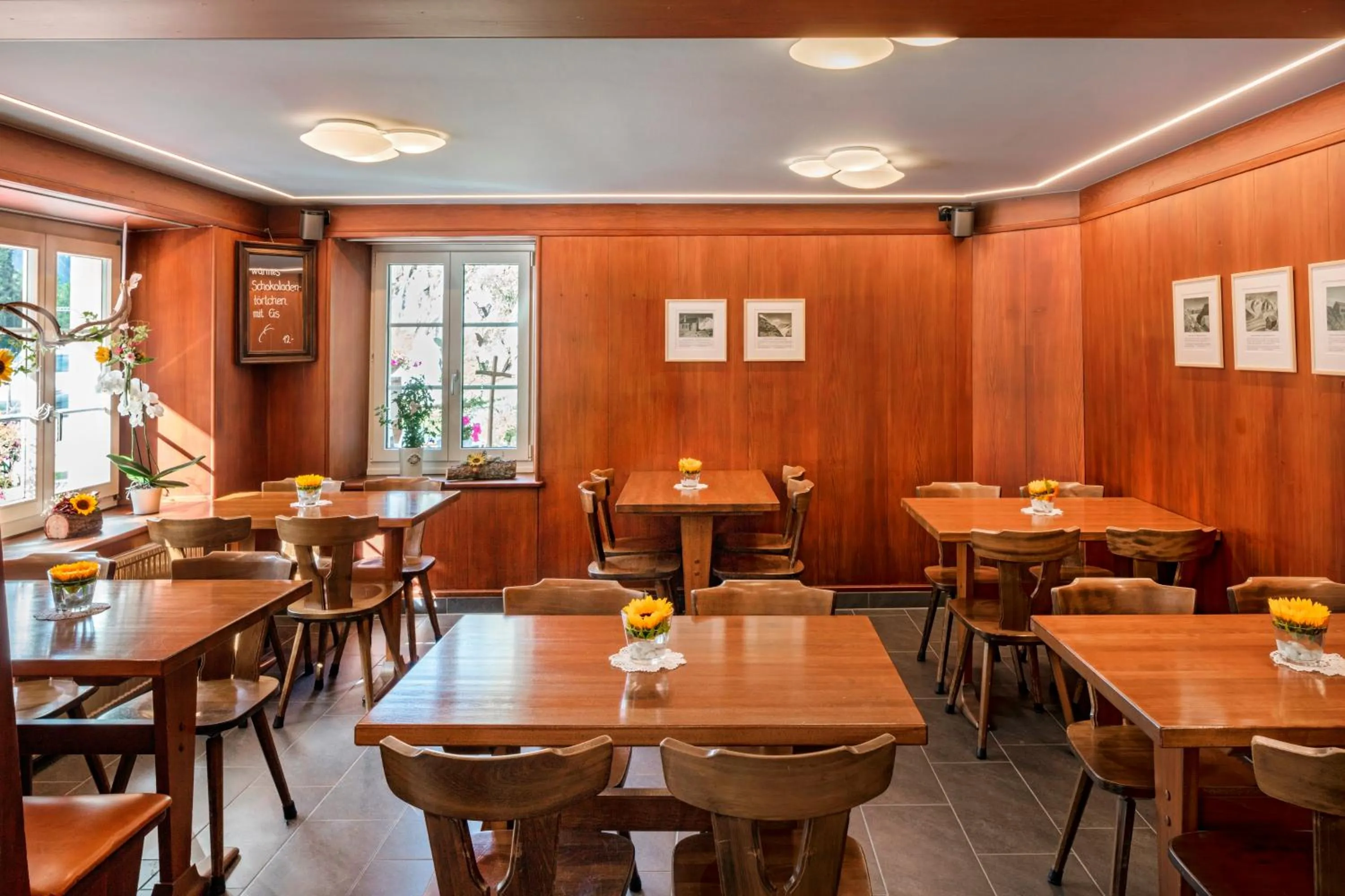 Restaurant/places to eat in Hotel Breithorn